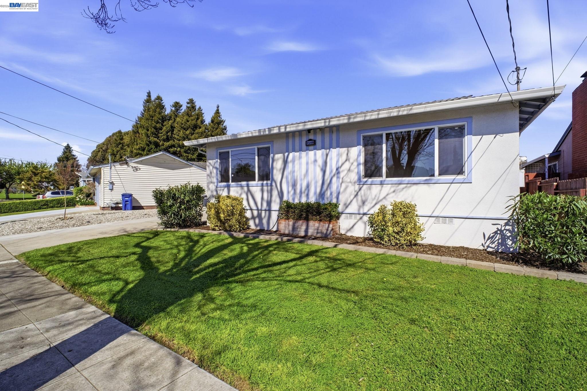 Detail Gallery Image 2 of 37 For 1549 Rieger Ave, Hayward,  CA 94544 - 3 Beds | 2 Baths