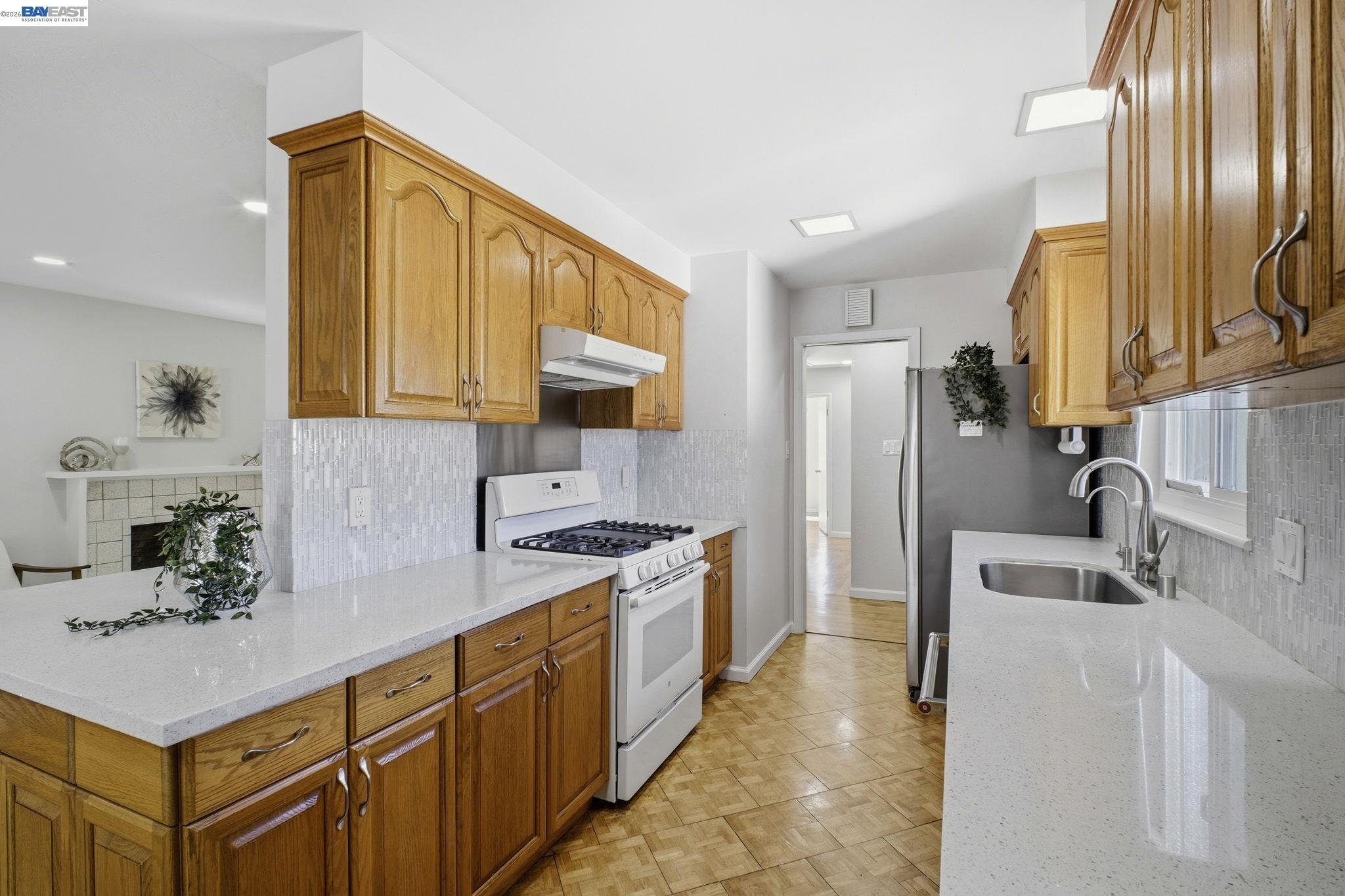 Detail Gallery Image 14 of 37 For 1549 Rieger Ave, Hayward,  CA 94544 - 3 Beds | 2 Baths