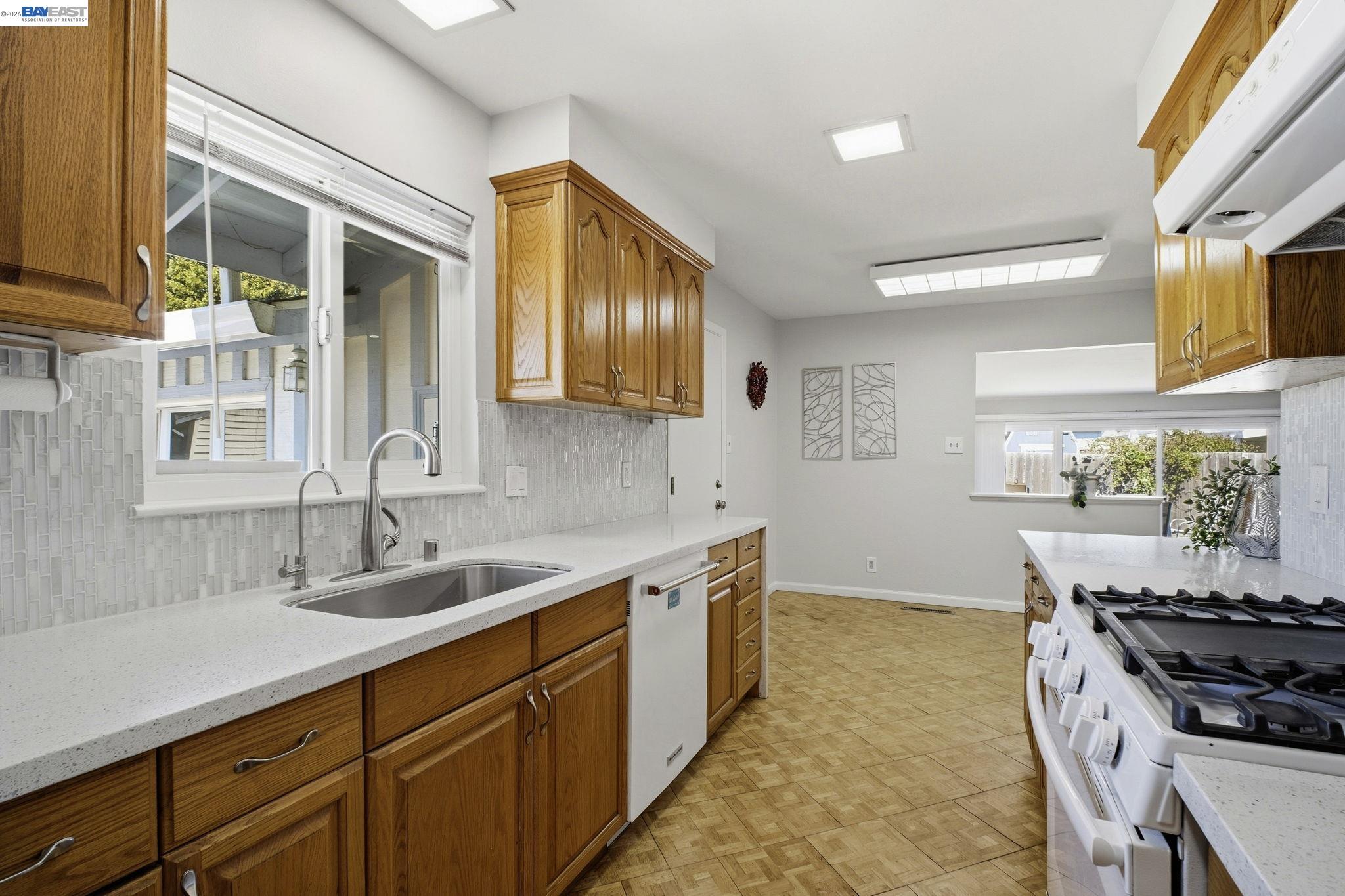 Detail Gallery Image 15 of 37 For 1549 Rieger Ave, Hayward,  CA 94544 - 3 Beds | 2 Baths