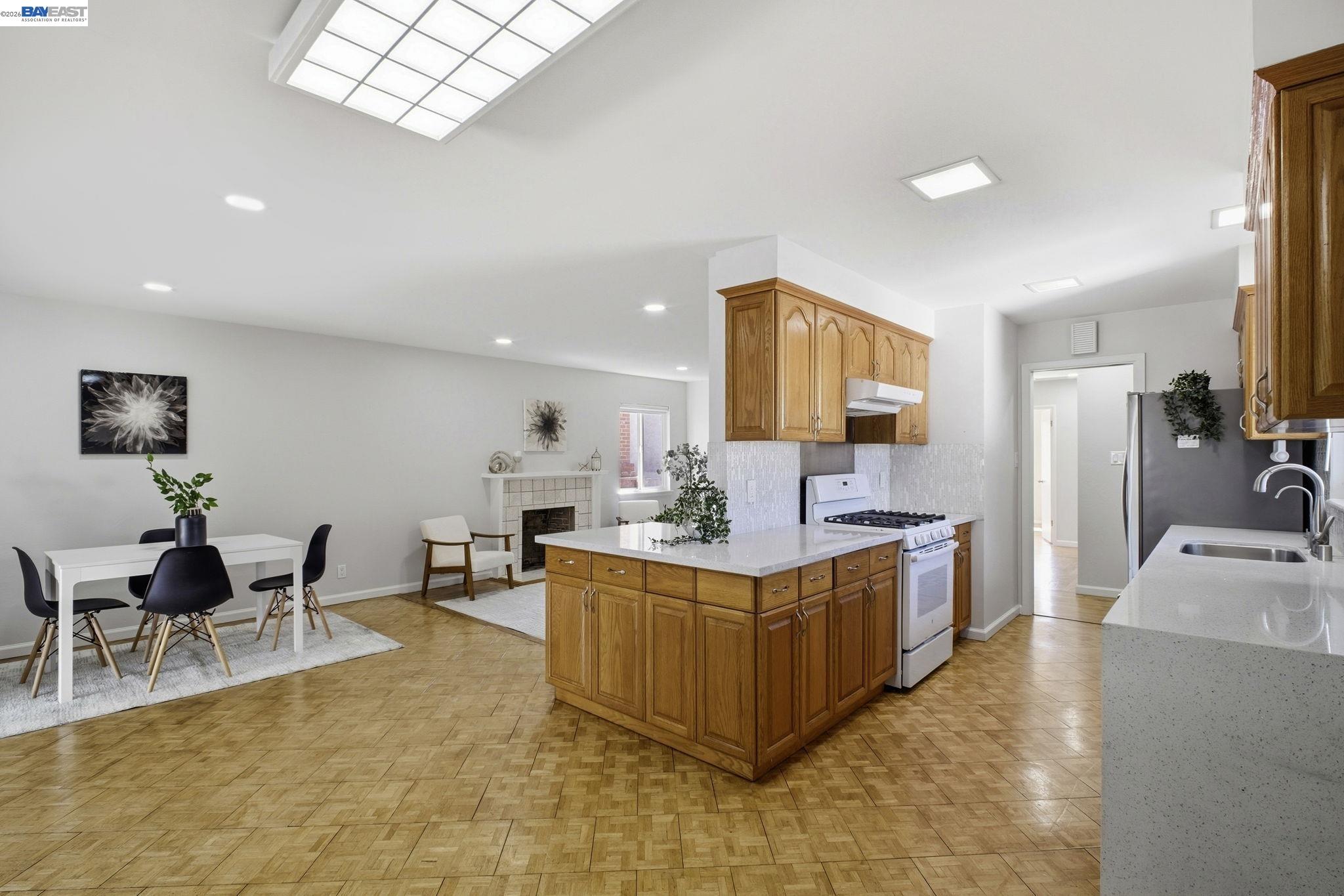 Detail Gallery Image 16 of 37 For 1549 Rieger Ave, Hayward,  CA 94544 - 3 Beds | 2 Baths