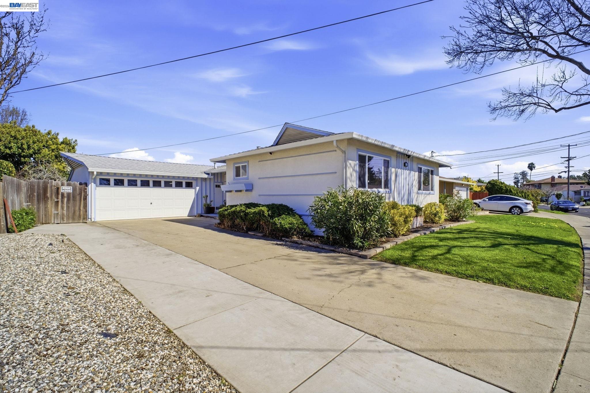 Detail Gallery Image 3 of 37 For 1549 Rieger Ave, Hayward,  CA 94544 - 3 Beds | 2 Baths