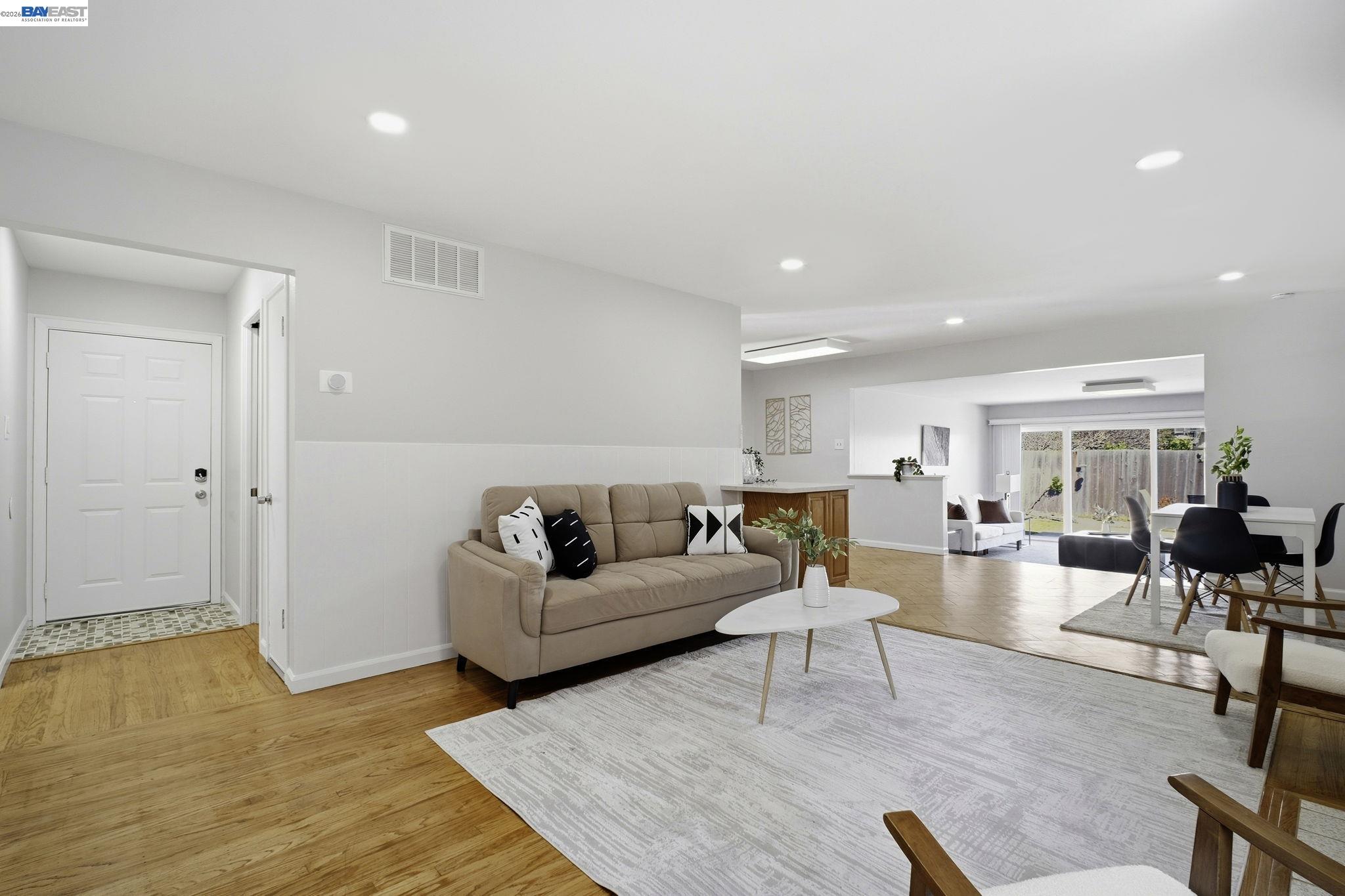 Detail Gallery Image 6 of 37 For 1549 Rieger Ave, Hayward,  CA 94544 - 3 Beds | 2 Baths