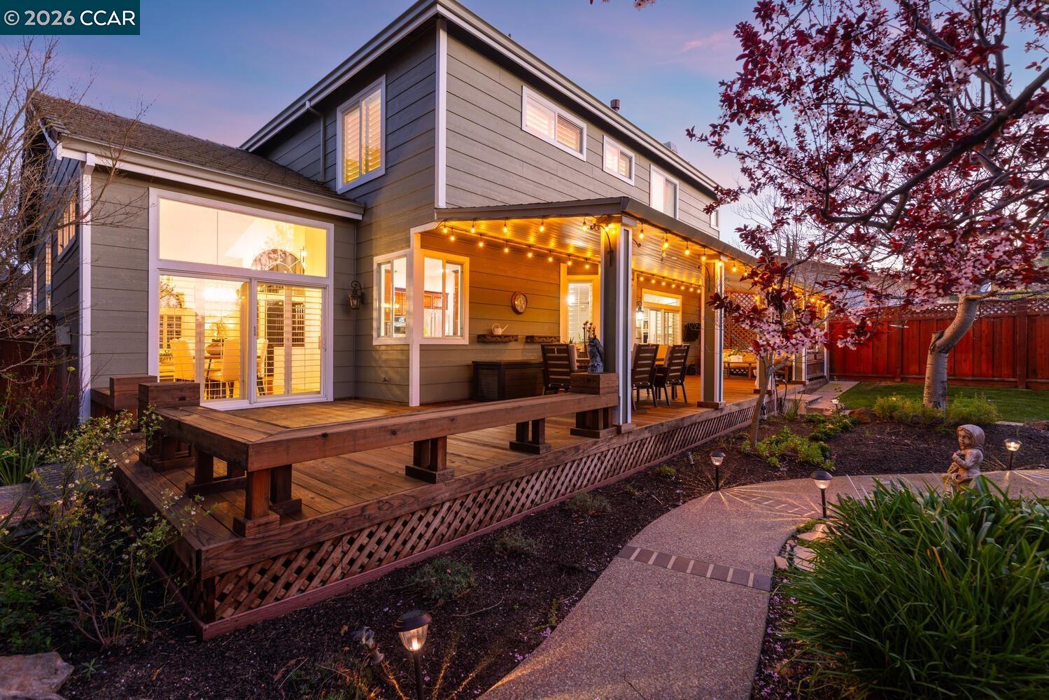 Detail Gallery Image 2 of 42 For 2042 Smith Ln, Concord,  CA 94518 - 5 Beds | 3 Baths