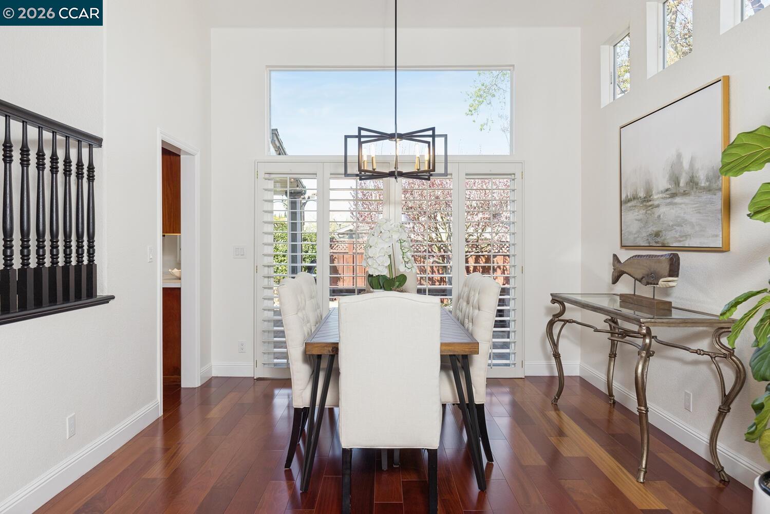 Detail Gallery Image 11 of 42 For 2042 Smith Ln, Concord,  CA 94518 - 5 Beds | 3 Baths