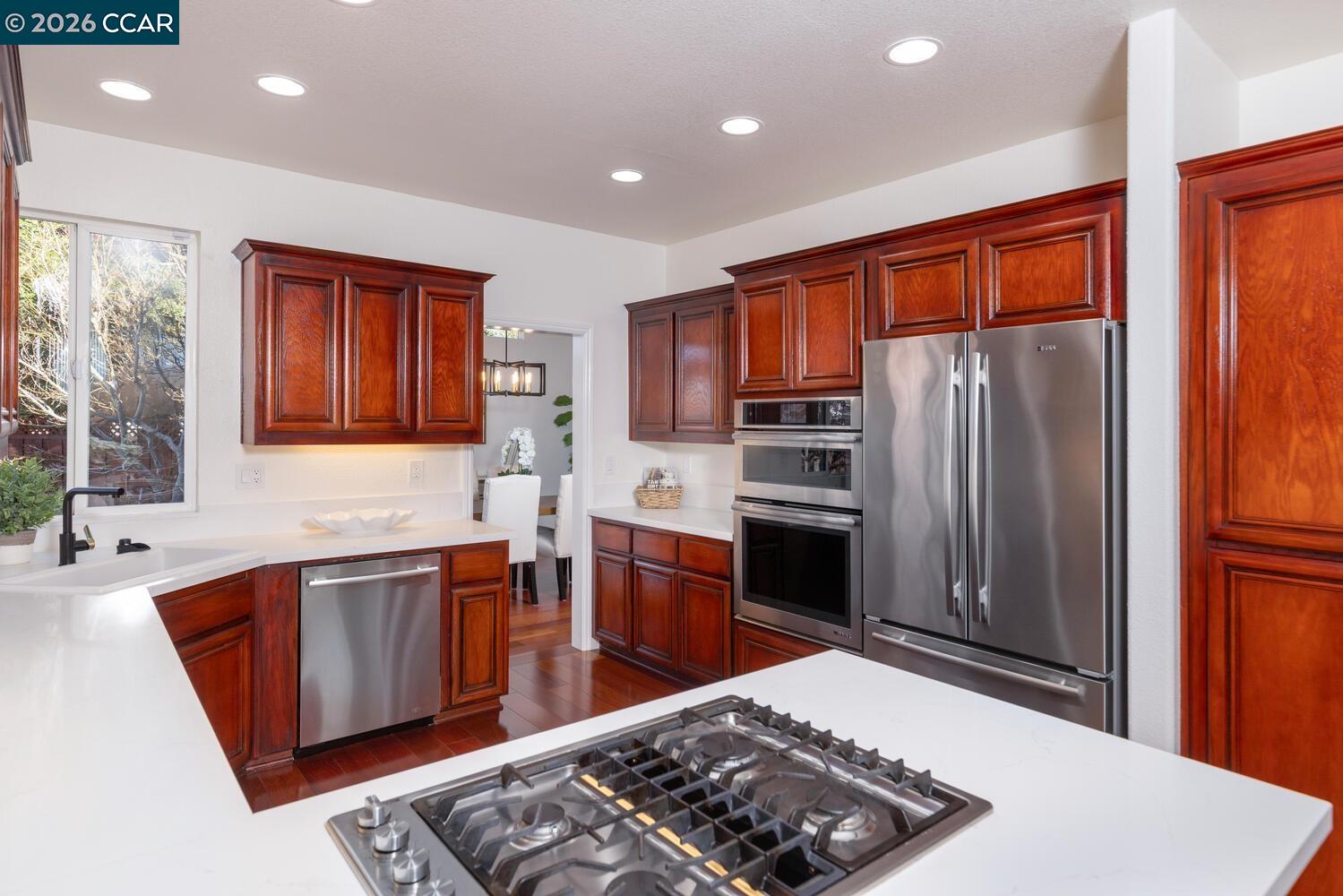 Detail Gallery Image 13 of 42 For 2042 Smith Ln, Concord,  CA 94518 - 5 Beds | 3 Baths