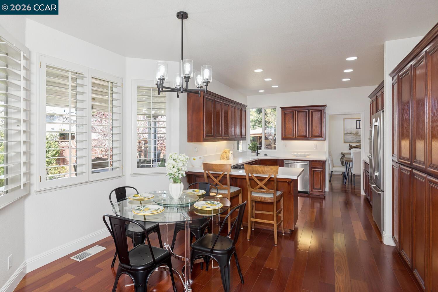 Detail Gallery Image 14 of 42 For 2042 Smith Ln, Concord,  CA 94518 - 5 Beds | 3 Baths