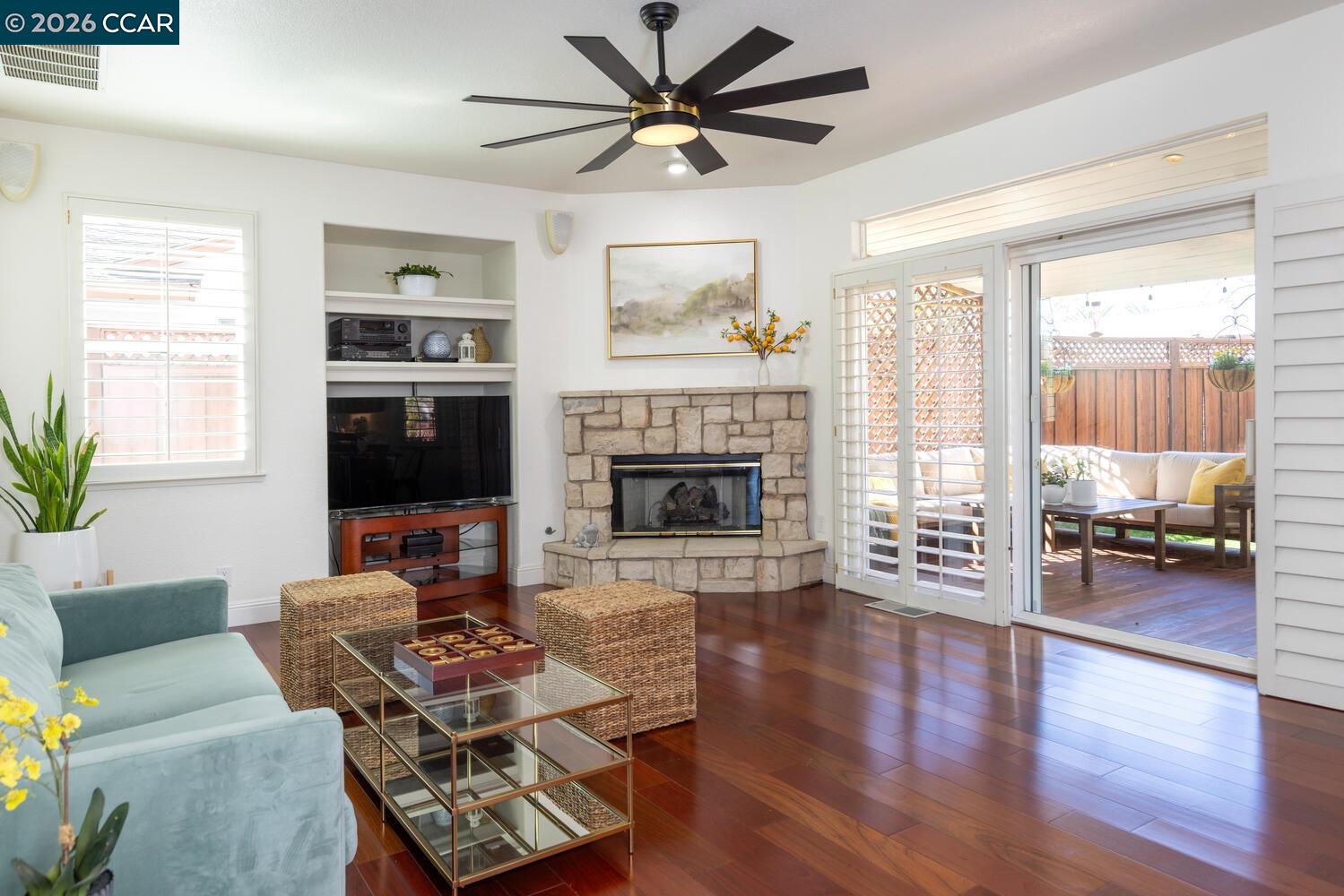 Detail Gallery Image 15 of 42 For 2042 Smith Ln, Concord,  CA 94518 - 5 Beds | 3 Baths