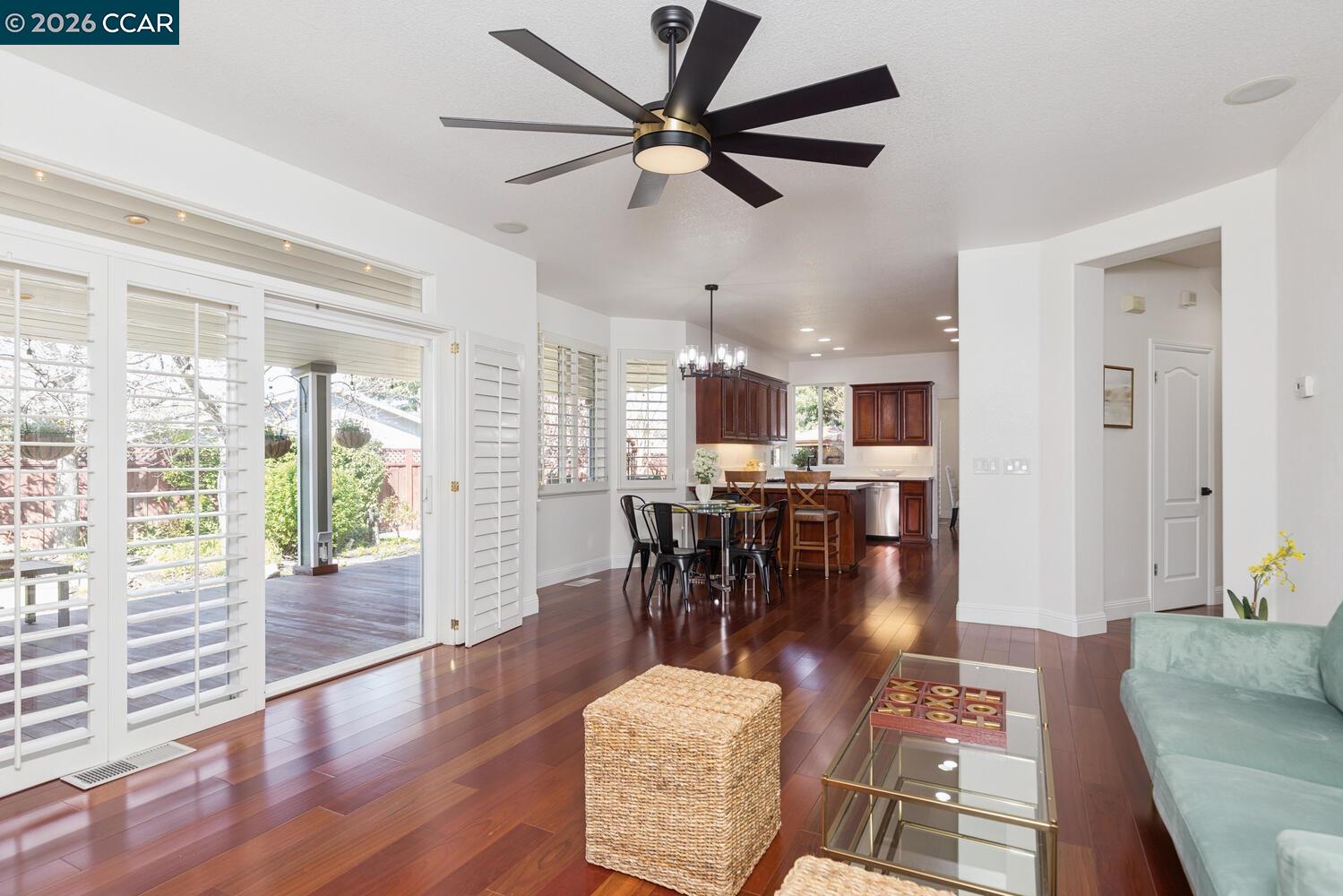 Detail Gallery Image 16 of 42 For 2042 Smith Ln, Concord,  CA 94518 - 5 Beds | 3 Baths