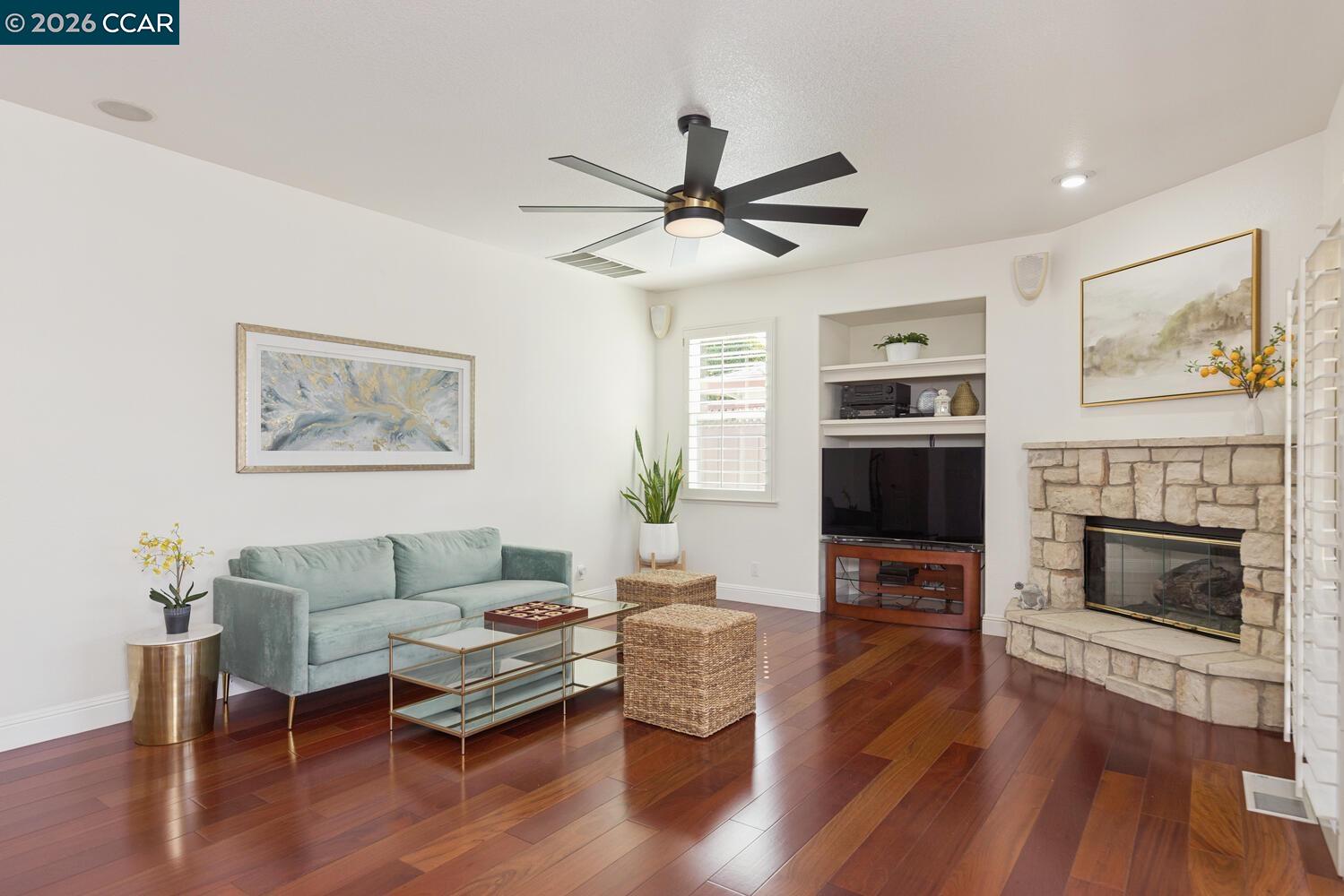 Detail Gallery Image 17 of 42 For 2042 Smith Ln, Concord,  CA 94518 - 5 Beds | 3 Baths