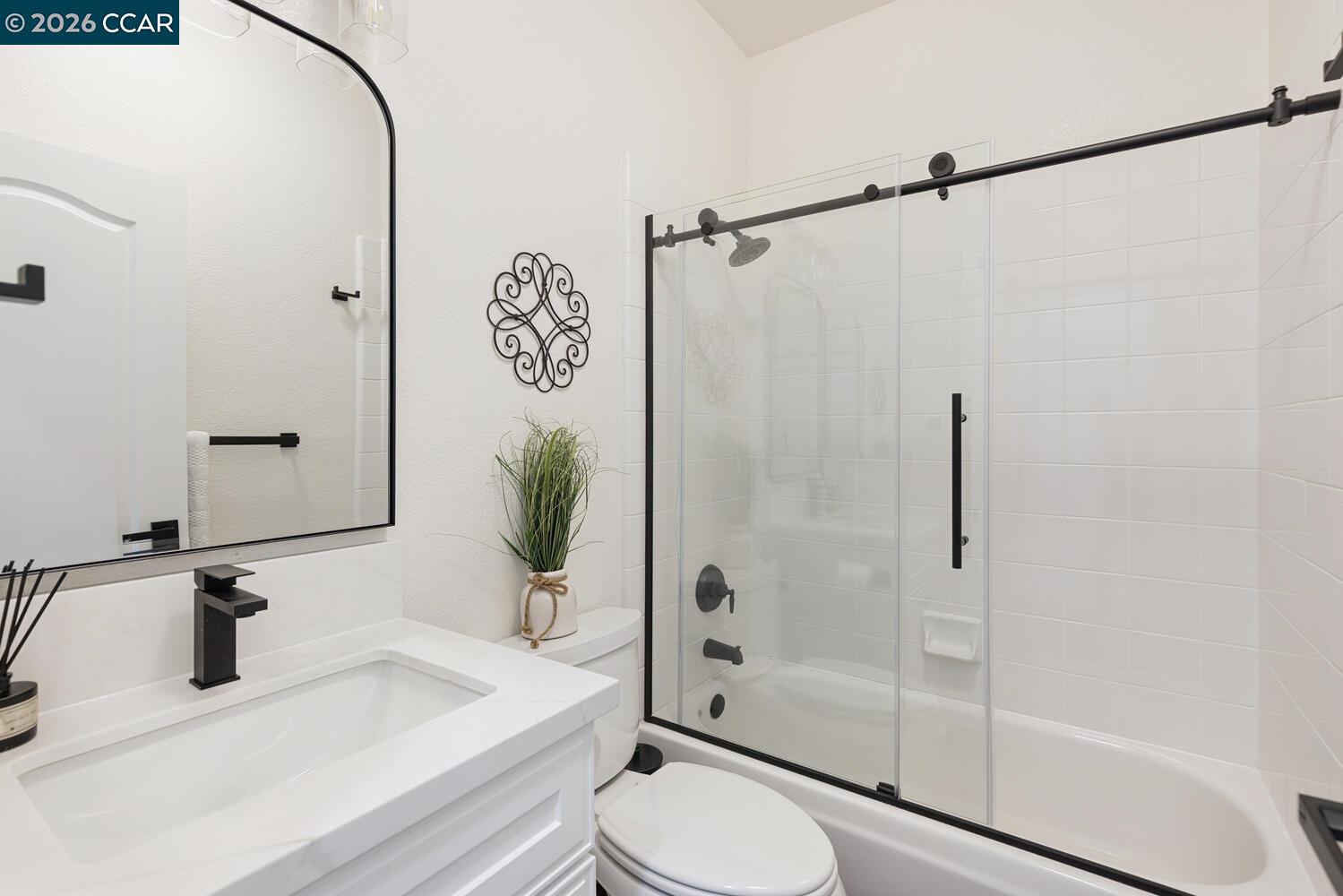 Detail Gallery Image 20 of 42 For 2042 Smith Ln, Concord,  CA 94518 - 5 Beds | 3 Baths