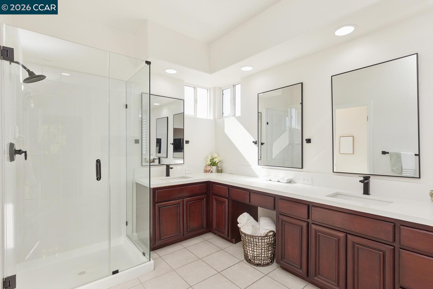 Detail Gallery Image 24 of 42 For 2042 Smith Ln, Concord,  CA 94518 - 5 Beds | 3 Baths