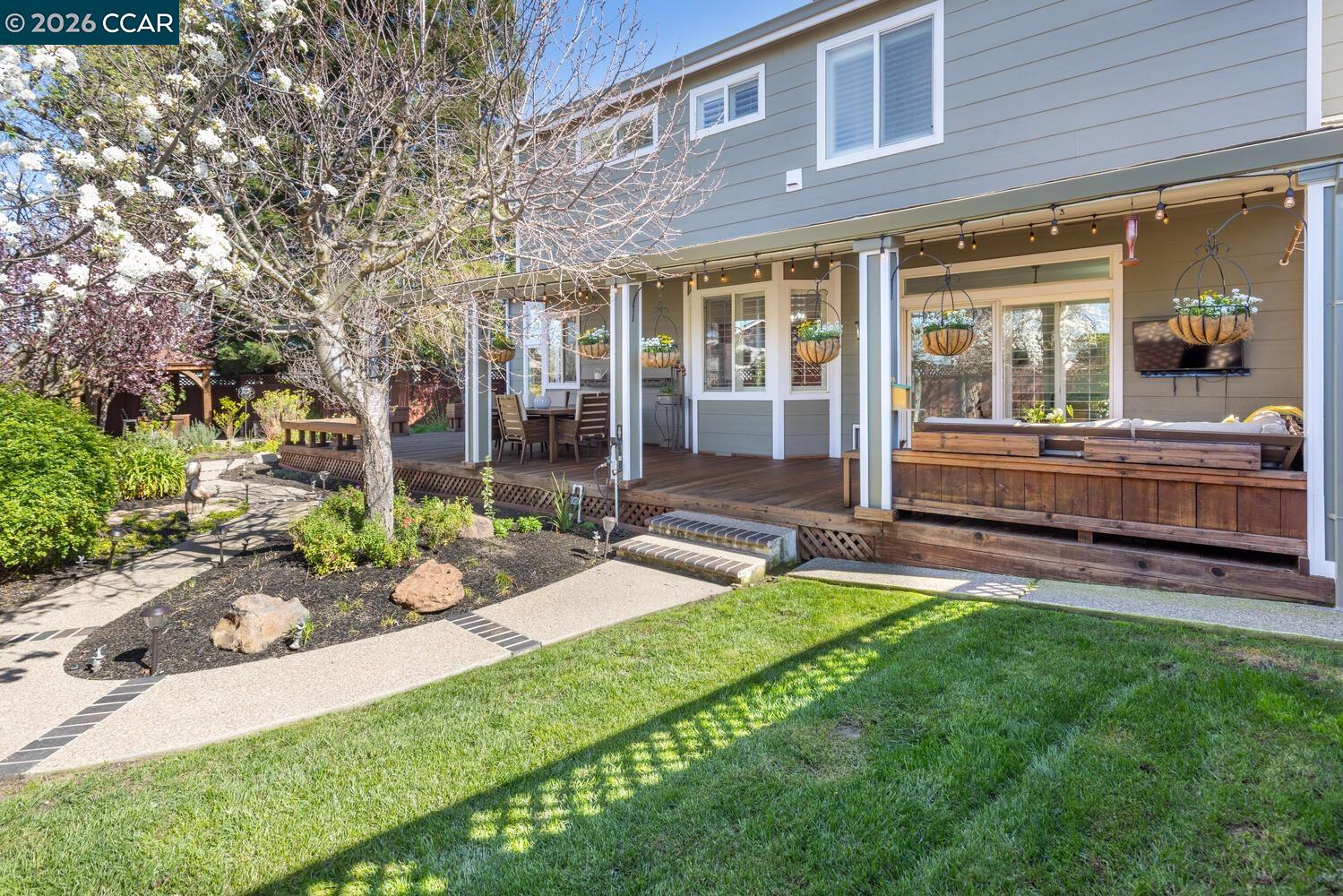 Detail Gallery Image 32 of 42 For 2042 Smith Ln, Concord,  CA 94518 - 5 Beds | 3 Baths