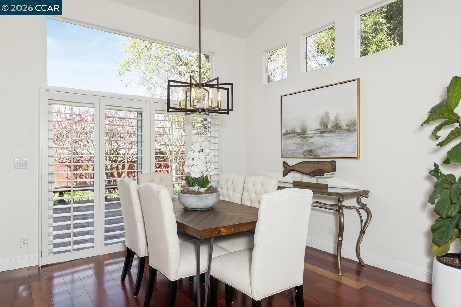 Detail Gallery Image 10 of 42 For 2042 Smith Ln, Concord,  CA 94518 - 5 Beds | 3 Baths