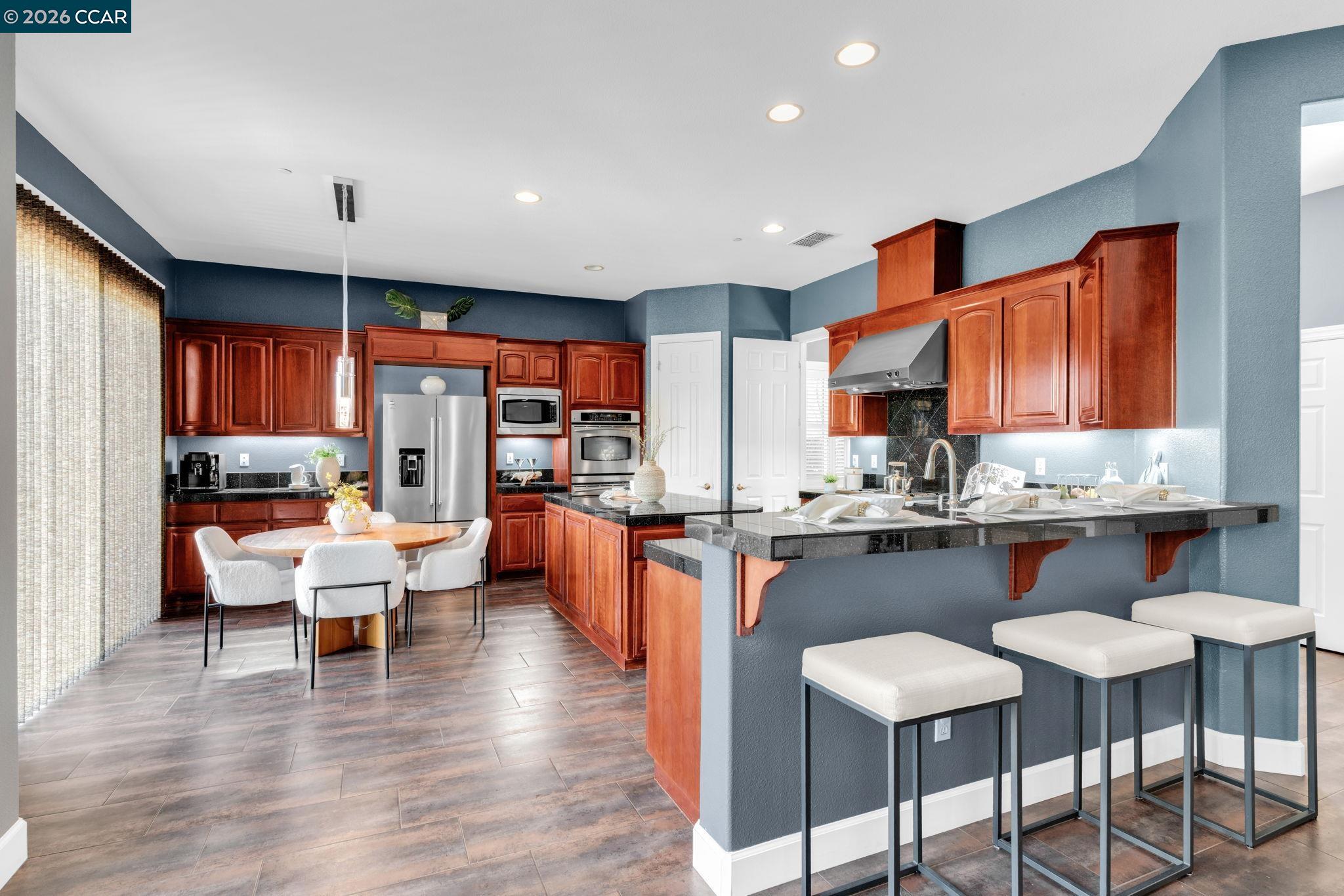 Detail Gallery Image 11 of 60 For 4999 Piper Glen Terrace, Dublin,  CA 94568-7489 - 4 Beds | 2/1 Baths