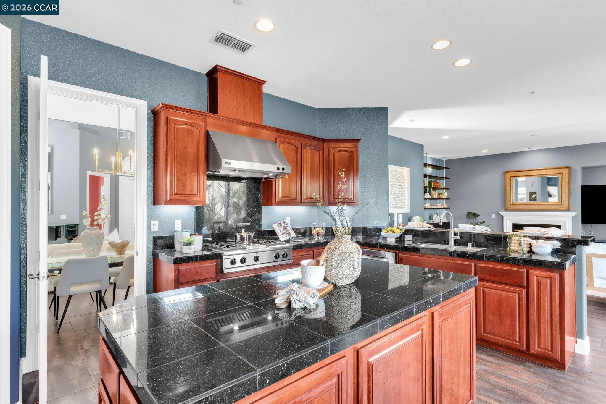 Detail Gallery Image 13 of 59 For 4999 Piper Glen Terrace, Dublin,  CA 94568-7489 - 4 Beds | 2/1 Baths