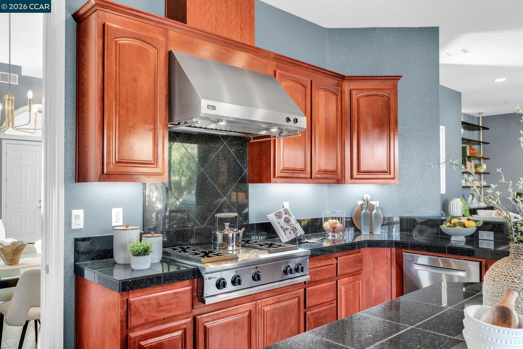 Detail Gallery Image 14 of 60 For 4999 Piper Glen Terrace, Dublin,  CA 94568-7489 - 4 Beds | 2/1 Baths