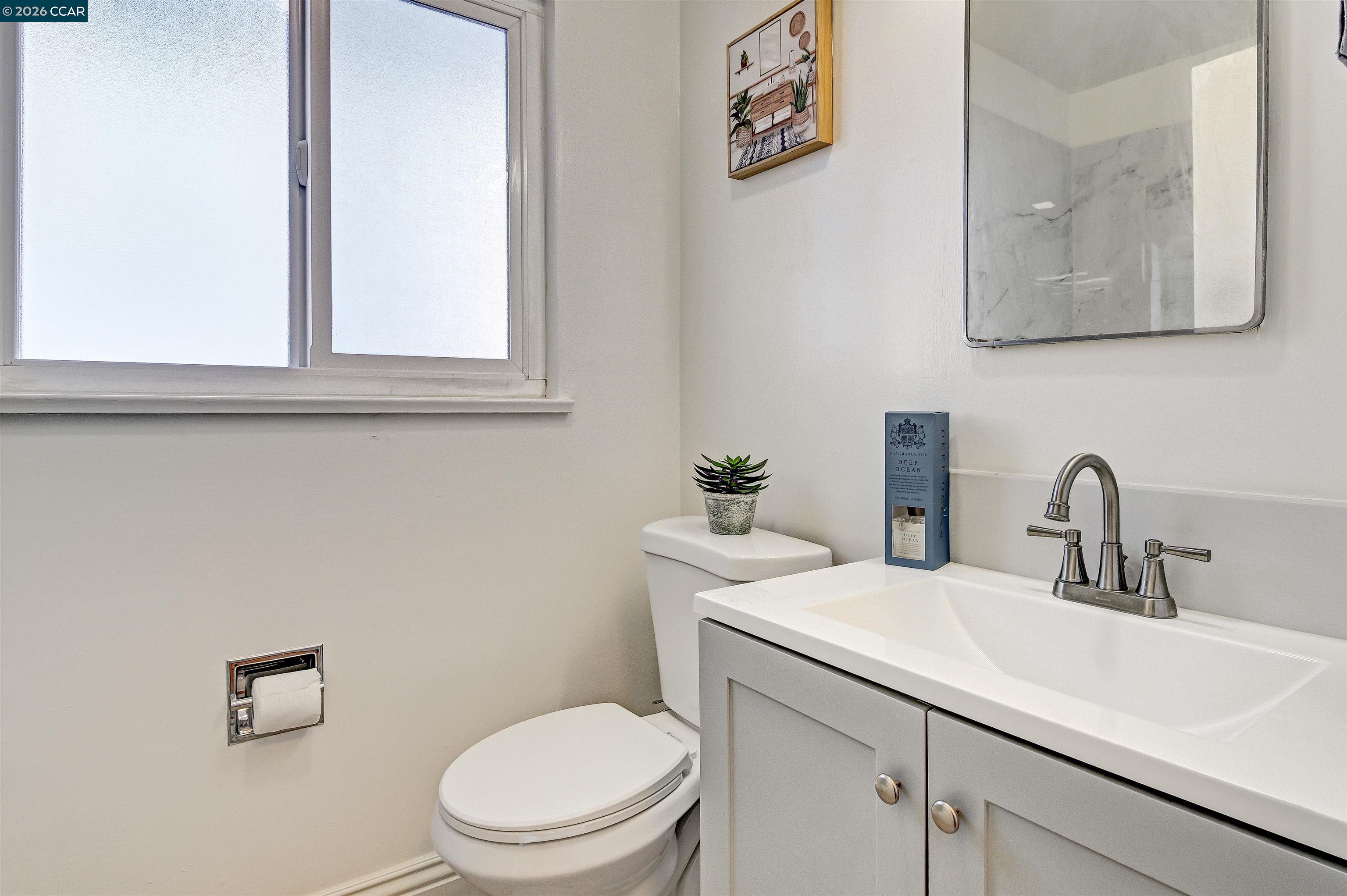 Detail Gallery Image 11 of 18 For 933 Cerrito St, Albany,  CA 94706 - 2 Beds | 1 Baths