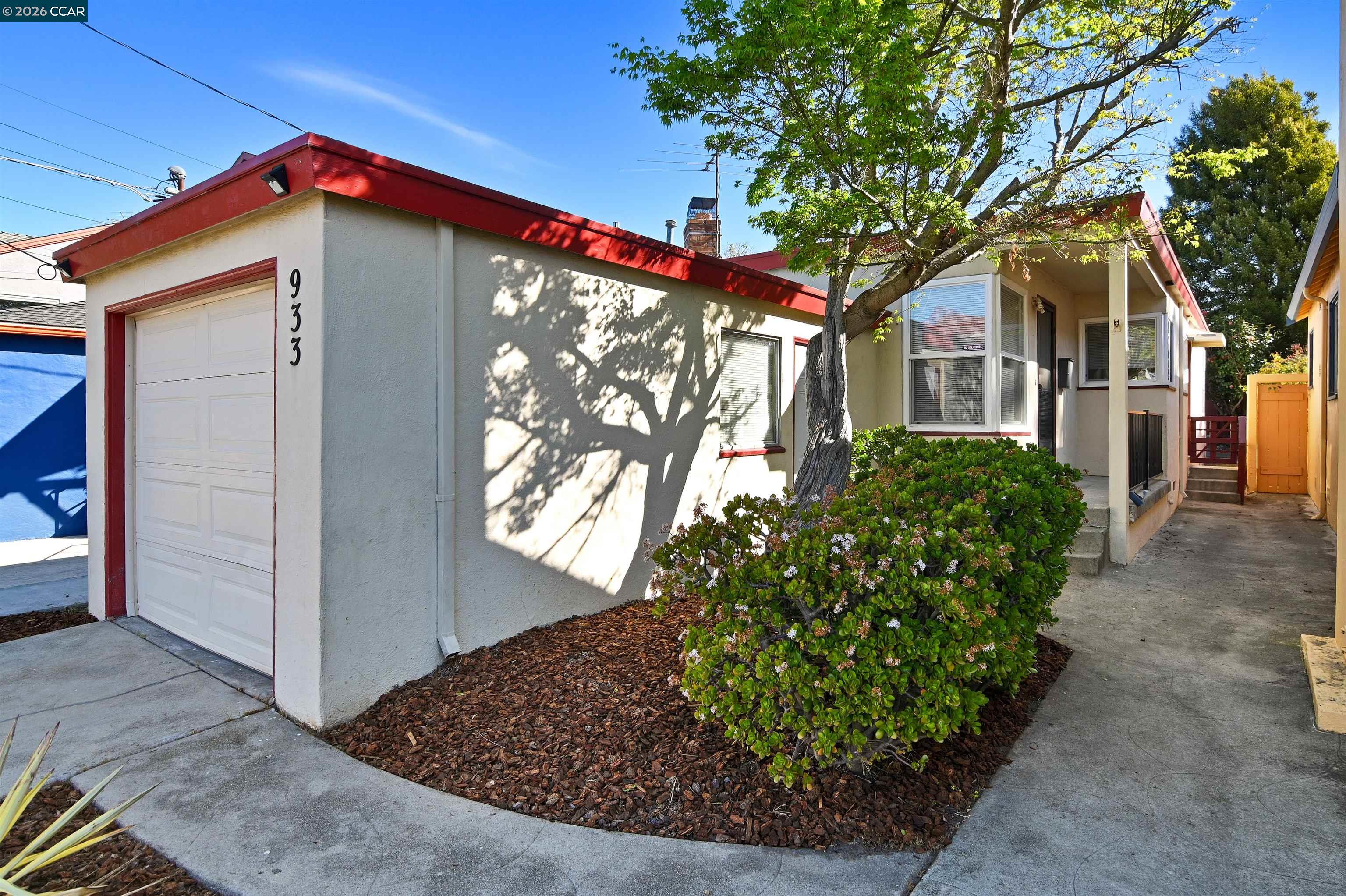 Detail Gallery Image 15 of 18 For 933 Cerrito St, Albany,  CA 94706 - 2 Beds | 1 Baths