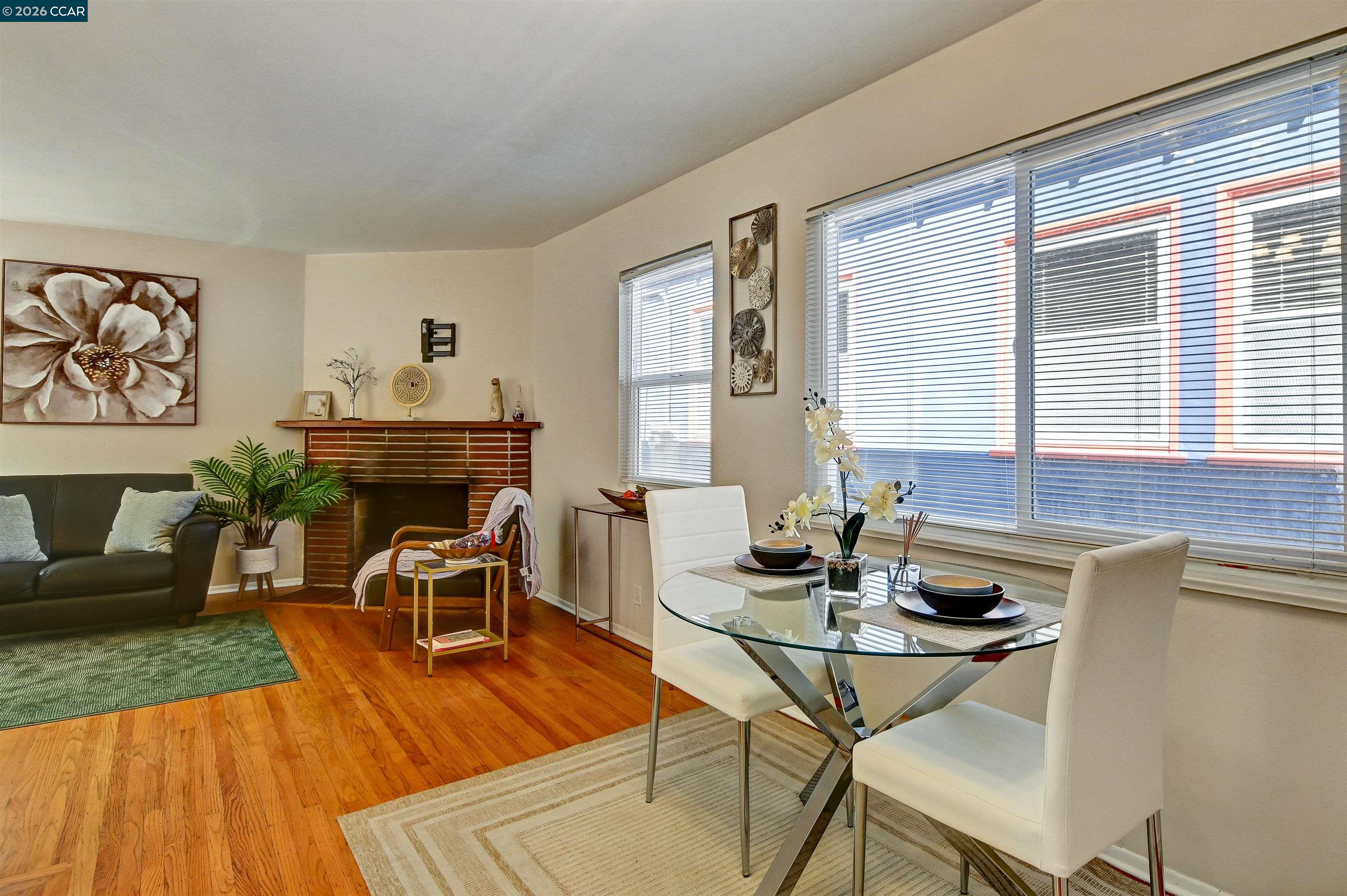 Detail Gallery Image 4 of 17 For 933 Cerrito St, Albany,  CA 94706 - 2 Beds | 1 Baths