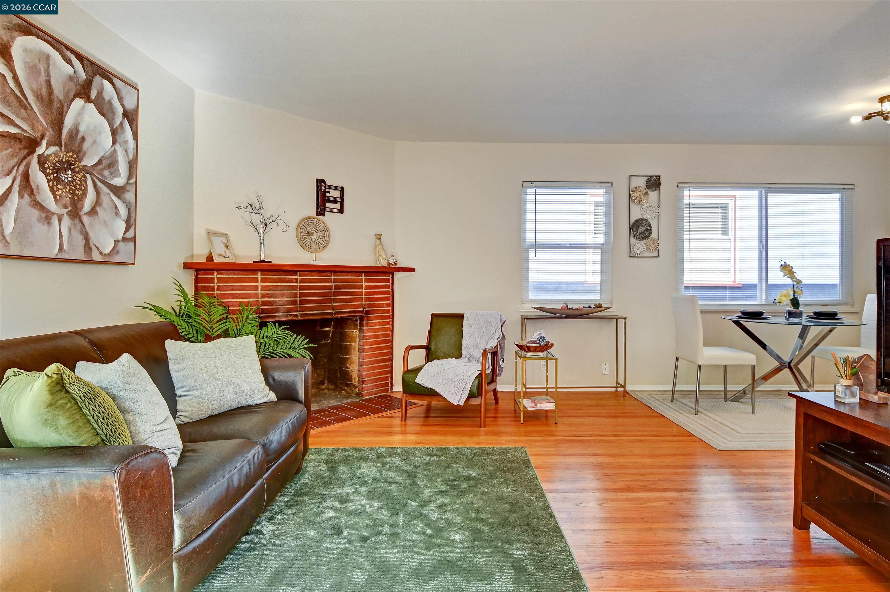 Detail Gallery Image 5 of 17 For 933 Cerrito St, Albany,  CA 94706 - 2 Beds | 1 Baths