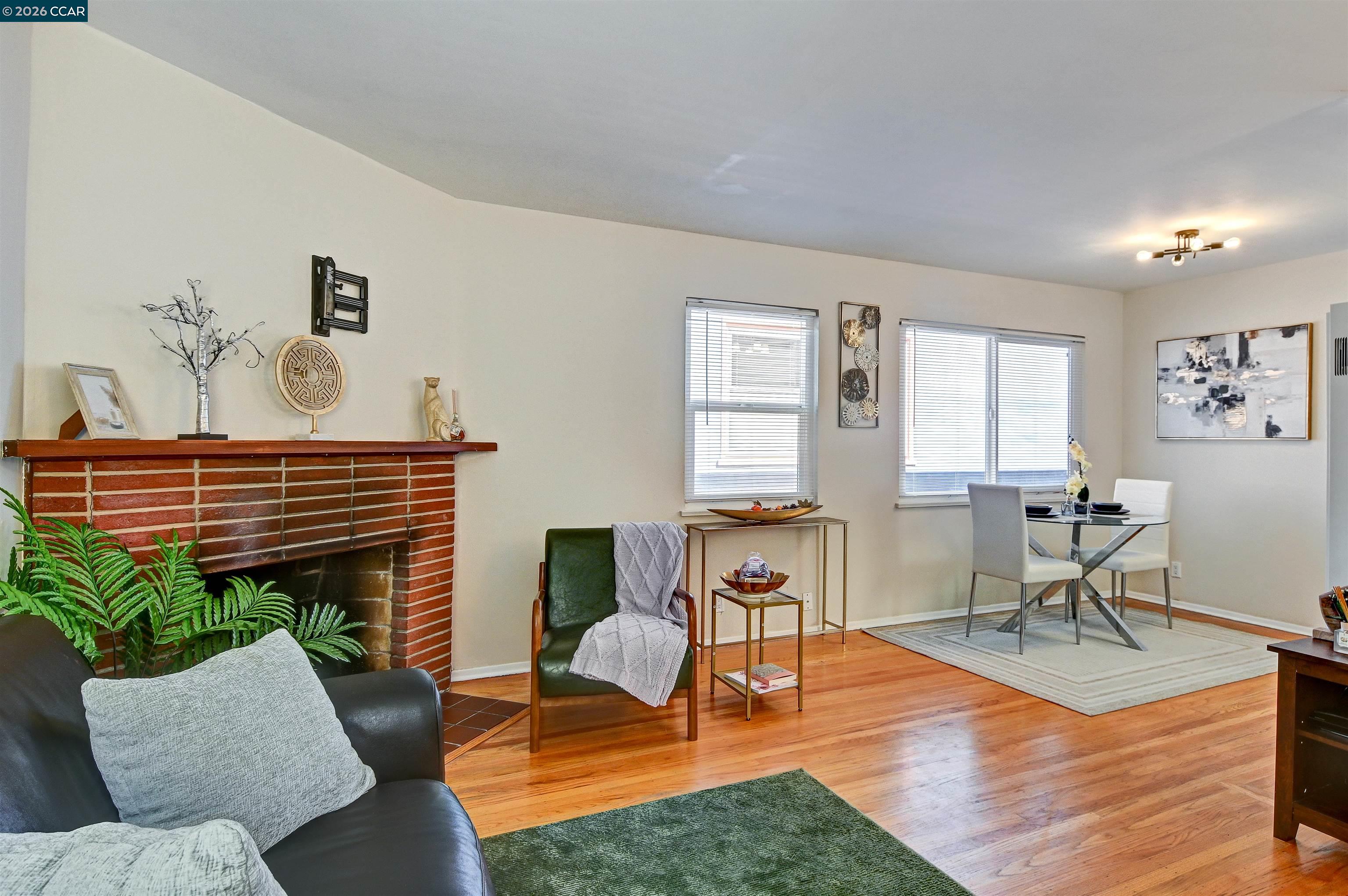 Detail Gallery Image 6 of 17 For 933 Cerrito St, Albany,  CA 94706 - 2 Beds | 1 Baths