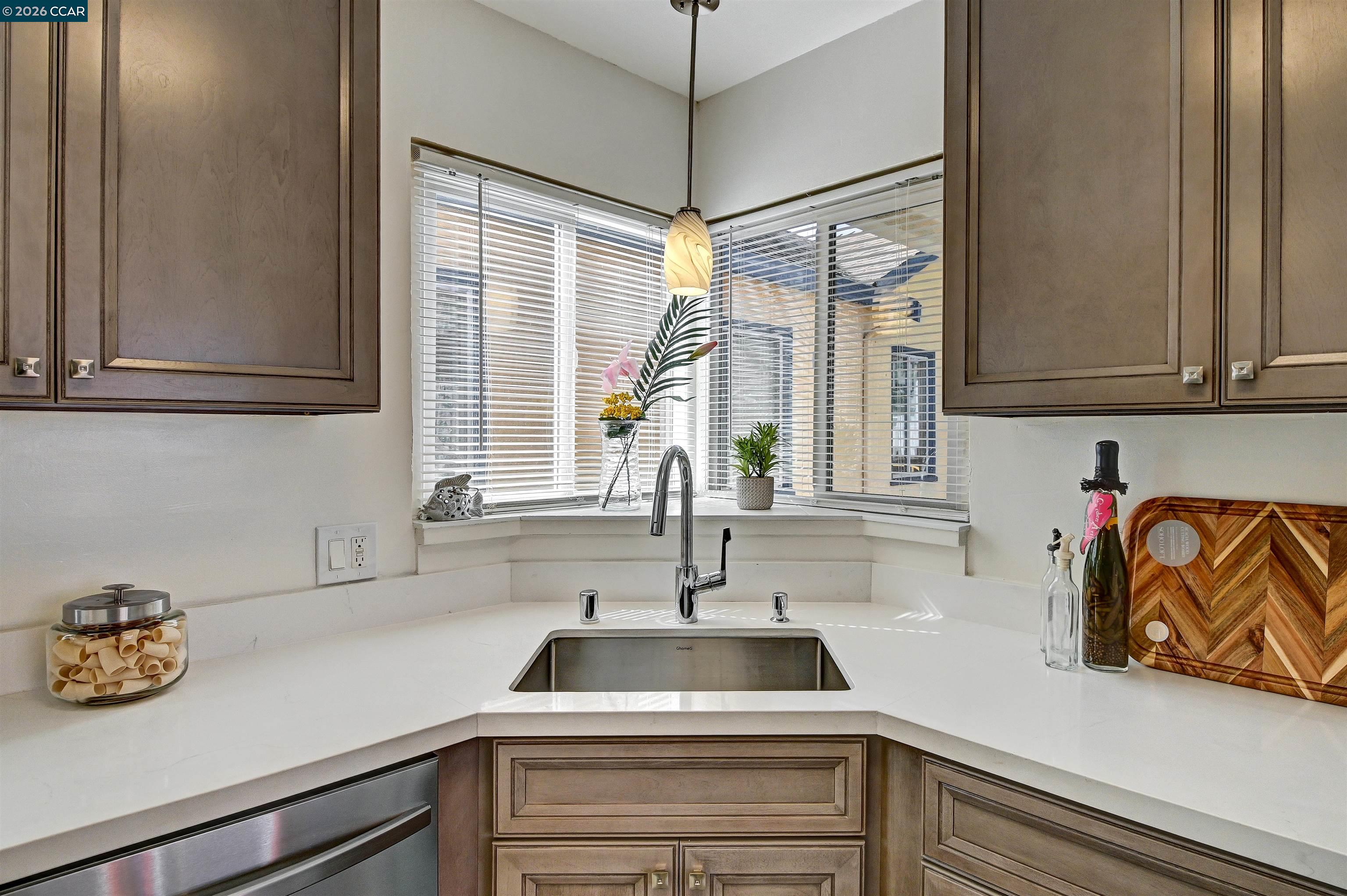 Detail Gallery Image 8 of 18 For 933 Cerrito St, Albany,  CA 94706 - 2 Beds | 1 Baths