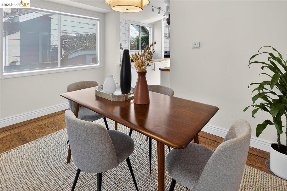 Detail Gallery Image 11 of 30 For 4030 Lusk St, Oakland,  CA 94608 - 2 Beds | 2 Baths