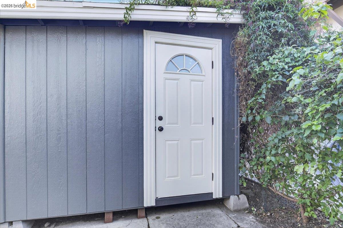 Detail Gallery Image 28 of 30 For 4030 Lusk St, Oakland,  CA 94608 - 2 Beds | 2 Baths