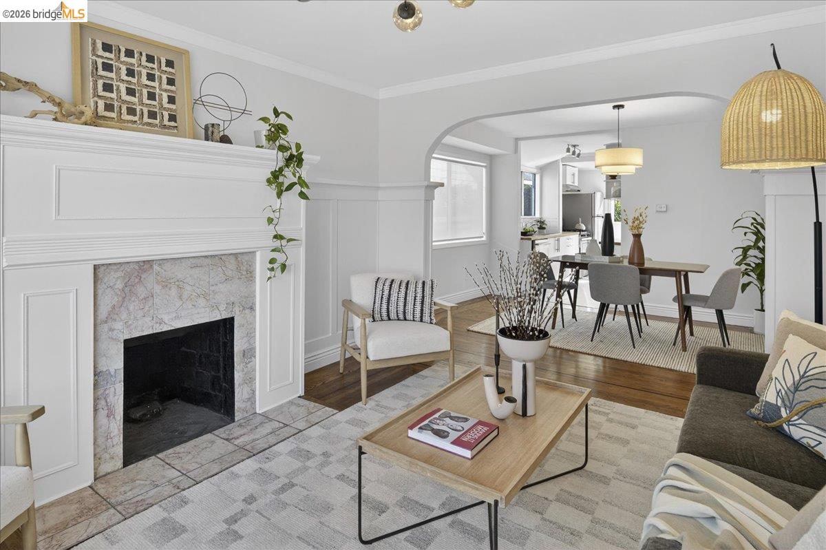 Detail Gallery Image 4 of 30 For 4030 Lusk St, Oakland,  CA 94608 - 2 Beds | 2 Baths