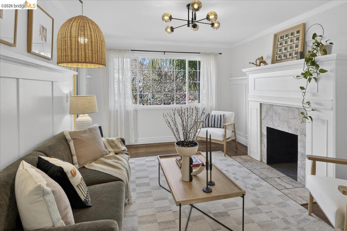 Detail Gallery Image 5 of 30 For 4030 Lusk St, Oakland,  CA 94608 - 2 Beds | 2 Baths