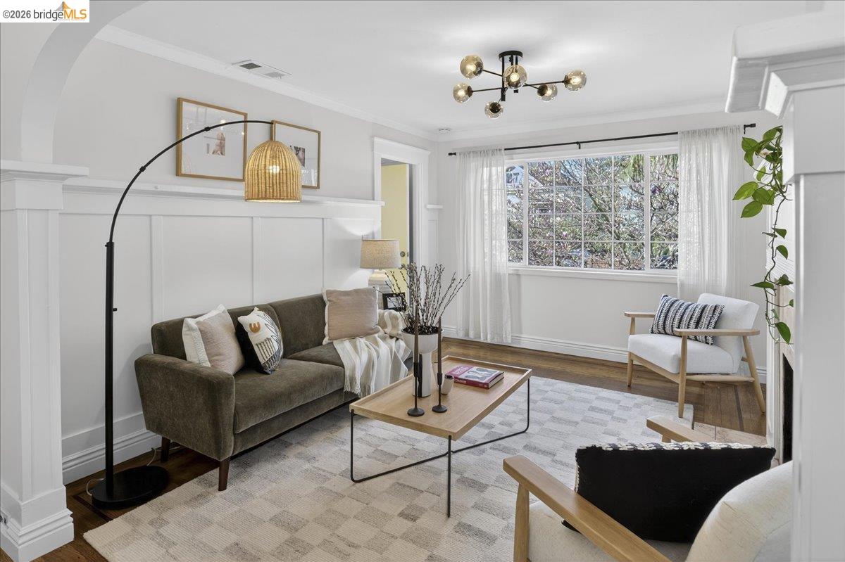 Detail Gallery Image 7 of 30 For 4030 Lusk St, Oakland,  CA 94608 - 2 Beds | 2 Baths