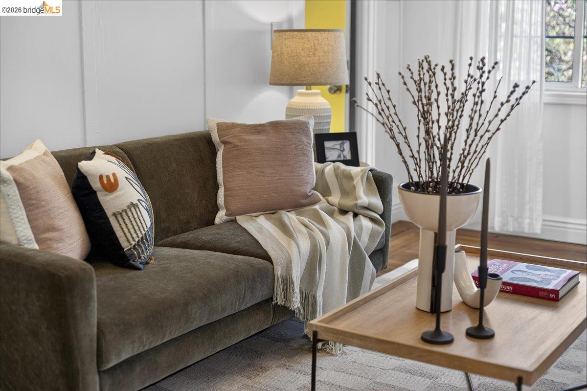 Detail Gallery Image 8 of 30 For 4030 Lusk St, Oakland,  CA 94608 - 2 Beds | 2 Baths