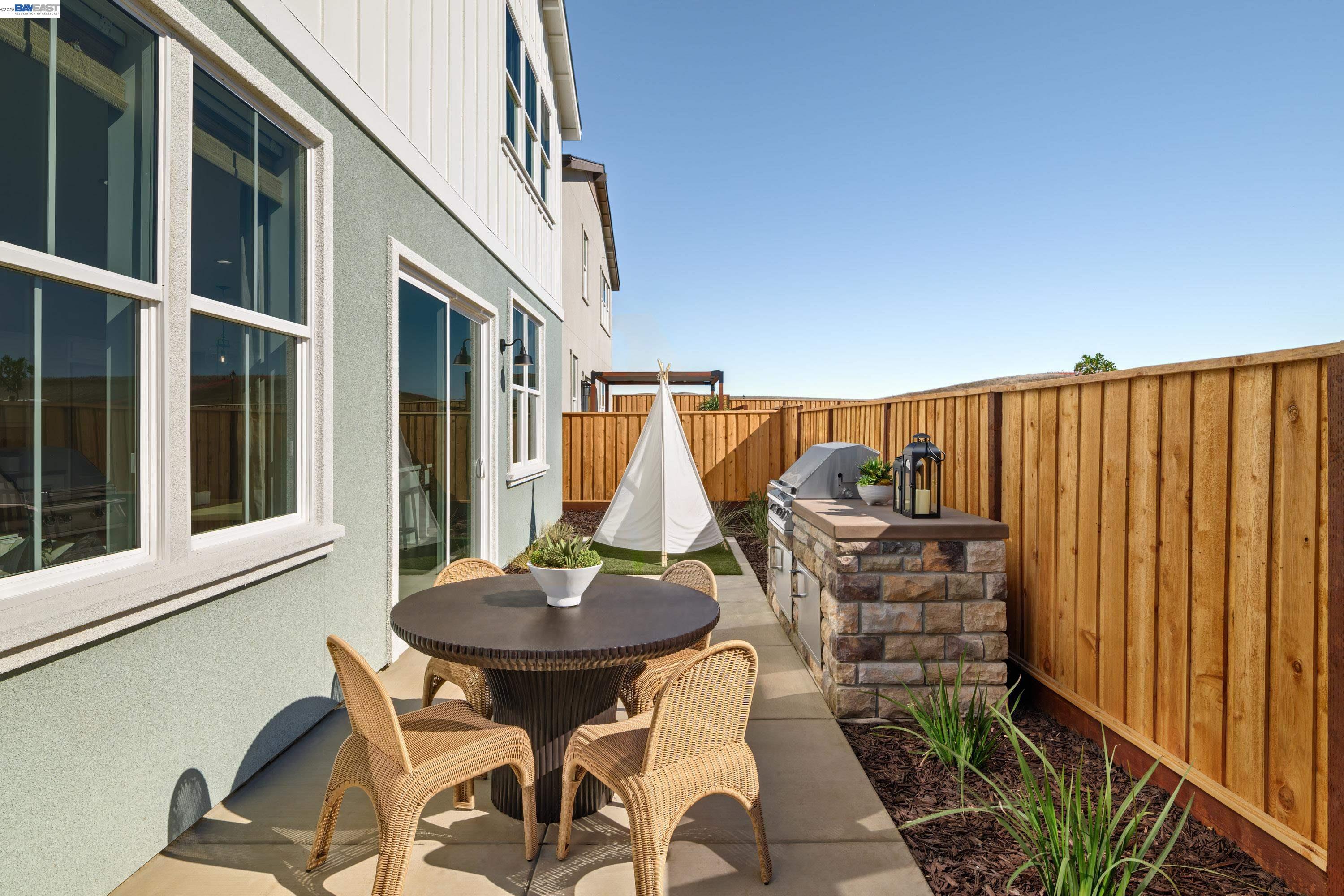 Detail Gallery Image 6 of 22 For 3815 Hereford Road, Dublin,  CA 94568 - 4 Beds | 3 Baths