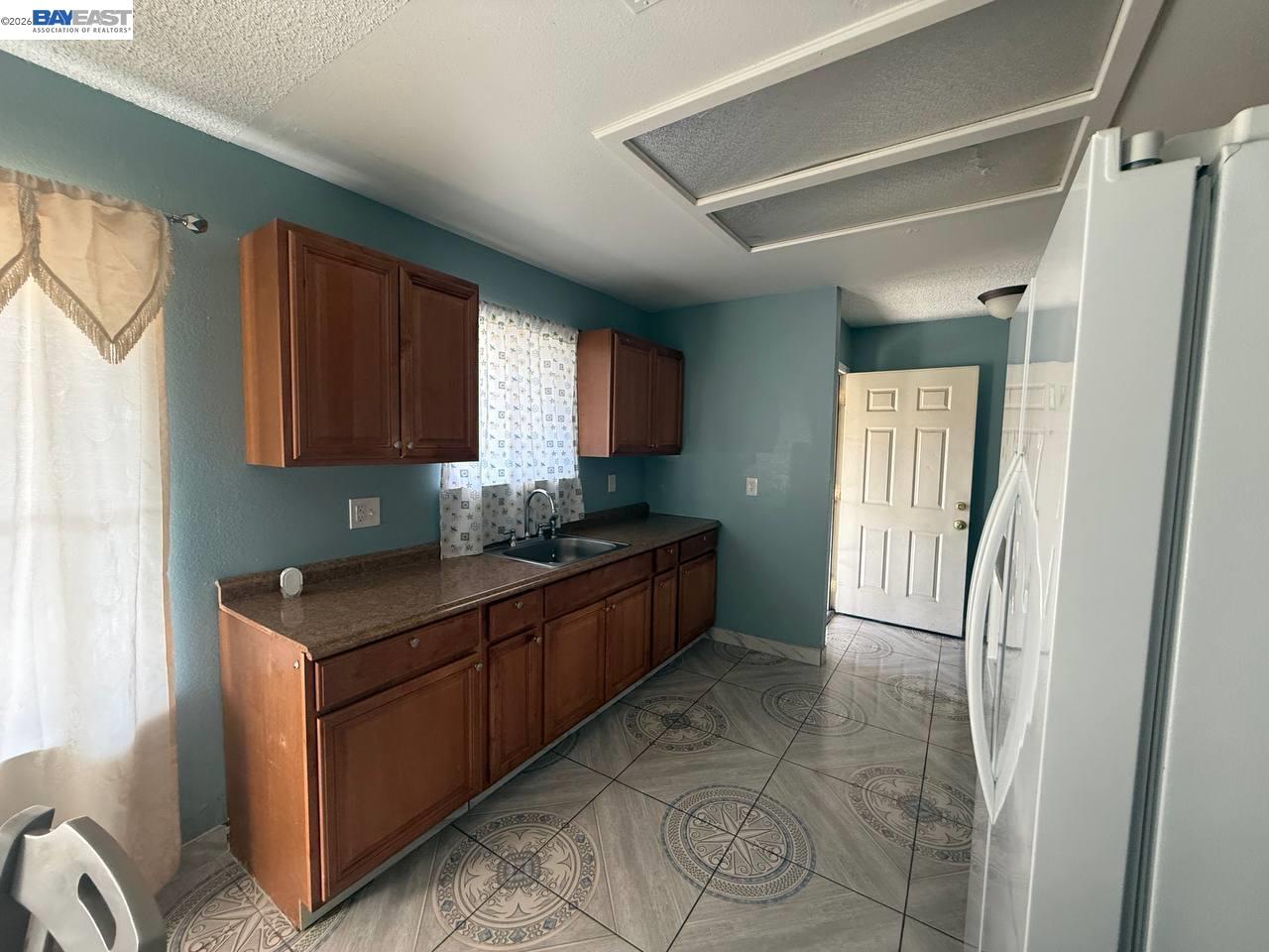 Detail Gallery Image 4 of 18 For 119 Santa Cruz St, Madera,  CA 93637 - 3 Beds | 2 Baths