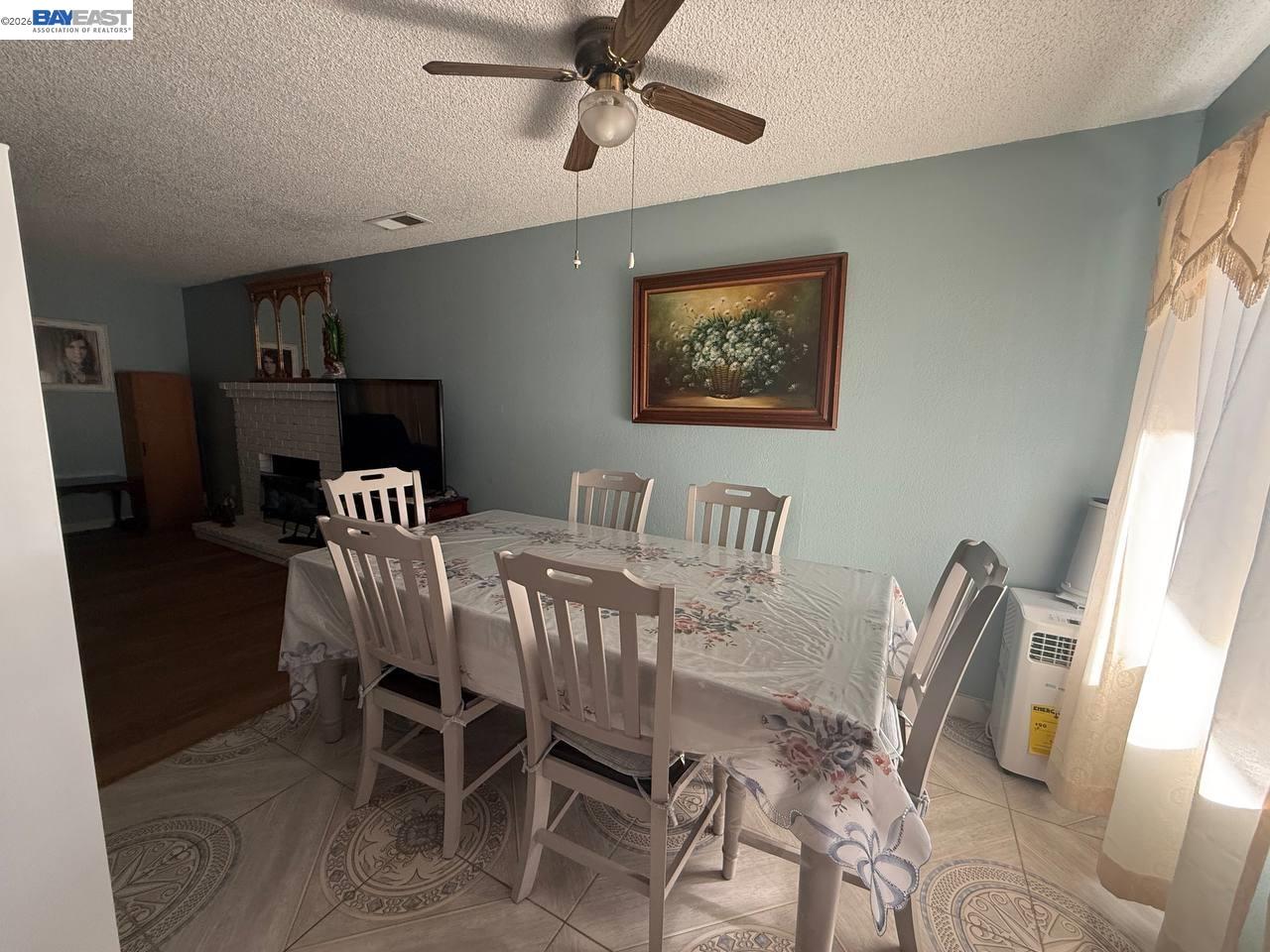 Detail Gallery Image 6 of 18 For 119 Santa Cruz St, Madera,  CA 93637 - 3 Beds | 2 Baths