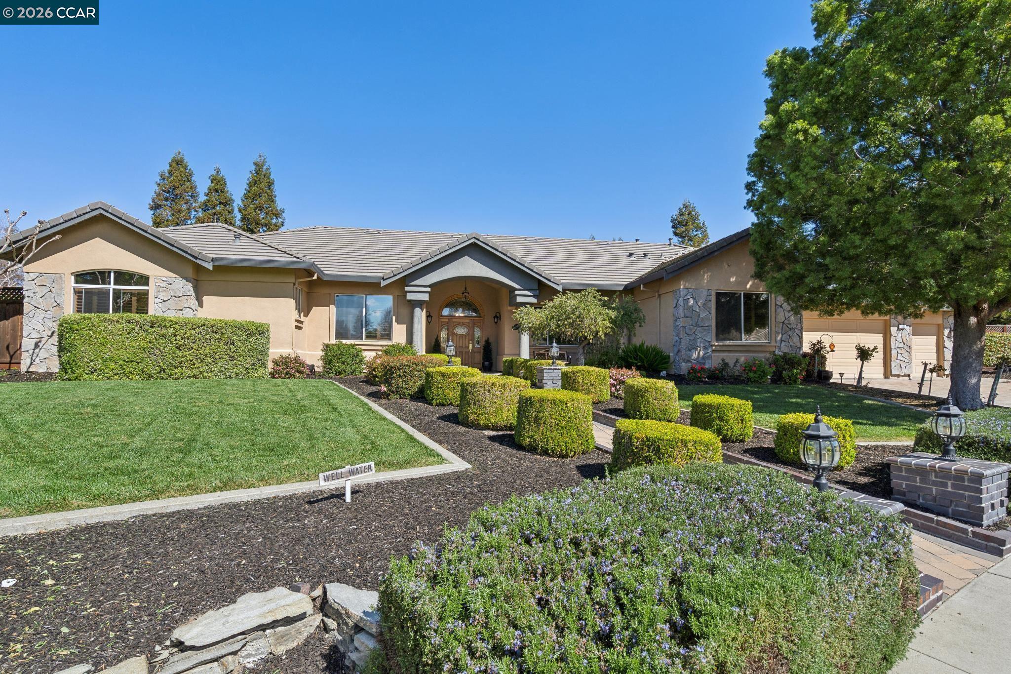 Detail Gallery Image 2 of 54 For 1869 Renee Way, Concord,  CA 94521 - 4 Beds | 3 Baths