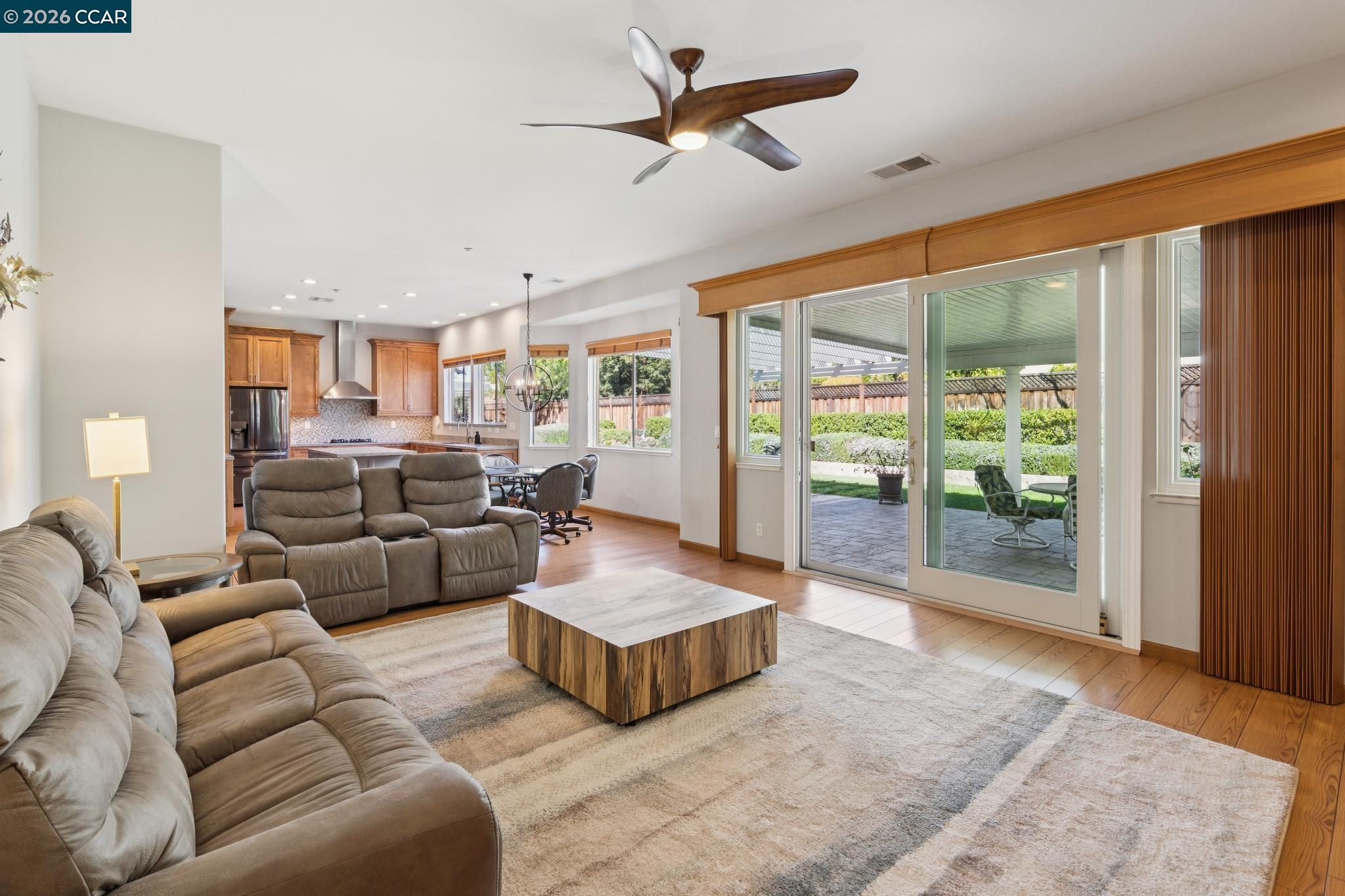 Detail Gallery Image 11 of 54 For 1869 Renee Way, Concord,  CA 94521 - 4 Beds | 3 Baths