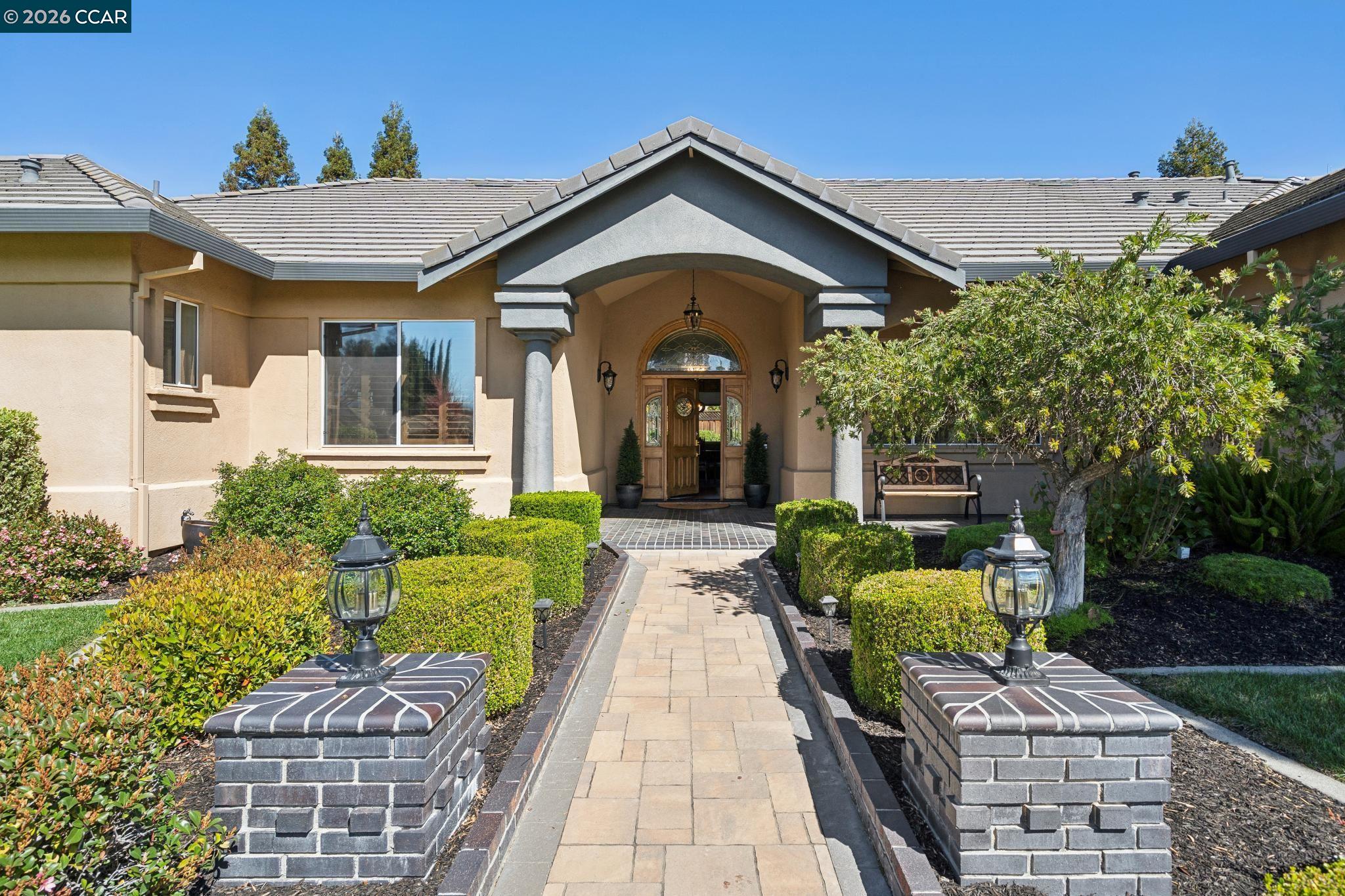 Detail Gallery Image 4 of 54 For 1869 Renee Way, Concord,  CA 94521 - 4 Beds | 3 Baths