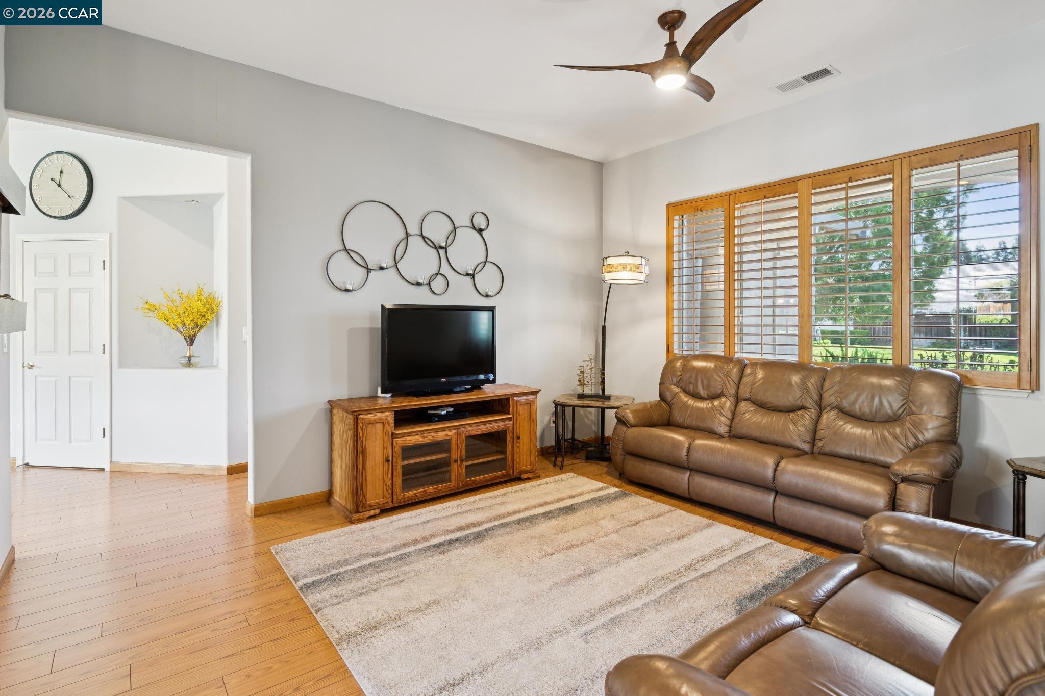 Detail Gallery Image 9 of 54 For 1869 Renee Way, Concord,  CA 94521 - 4 Beds | 3 Baths