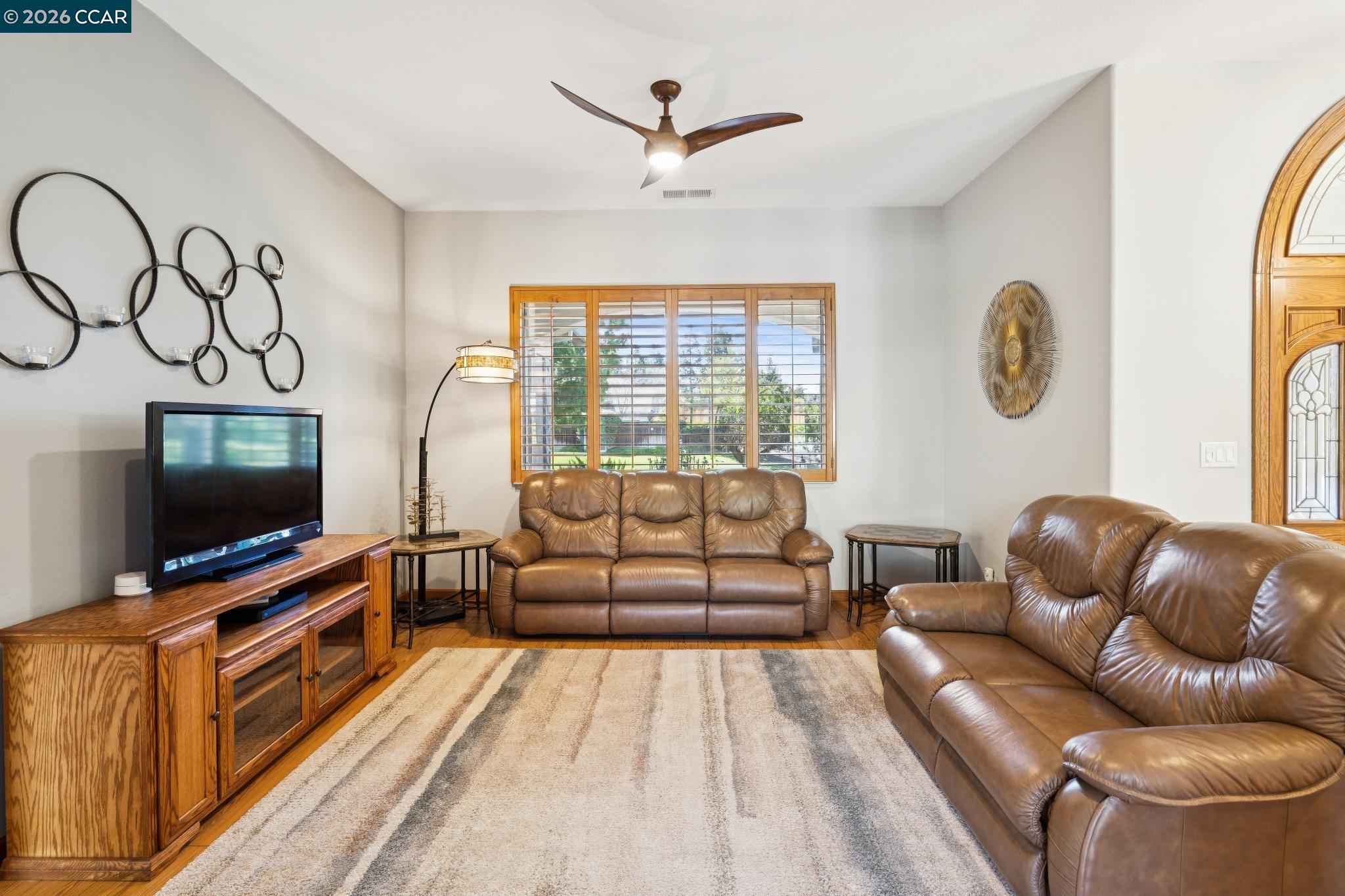 Detail Gallery Image 10 of 54 For 1869 Renee Way, Concord,  CA 94521 - 4 Beds | 3 Baths