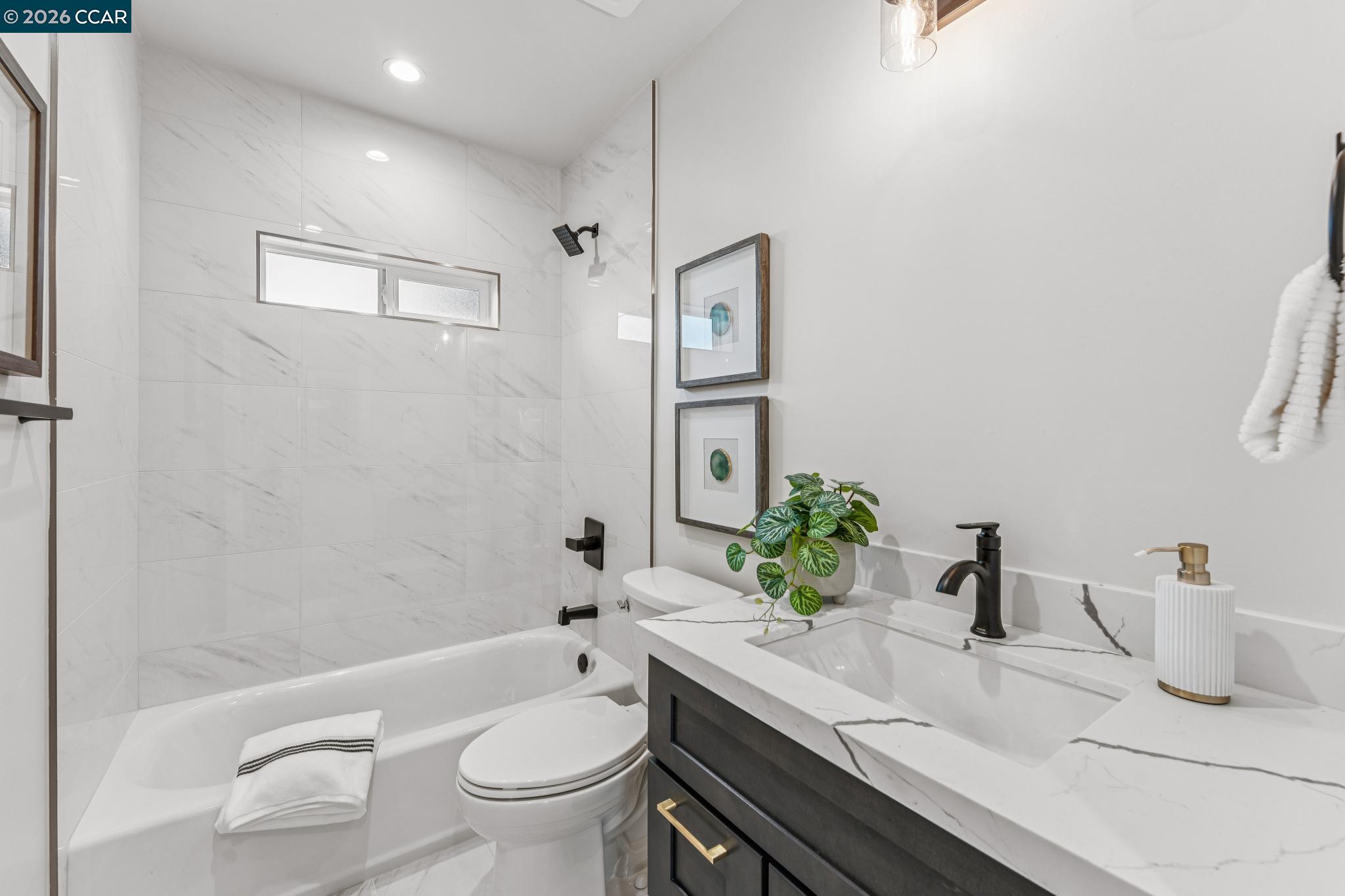 Detail Gallery Image 11 of 23 For 3017 Madeline St, Oakland,  CA 94602 - 3 Beds | 2 Baths