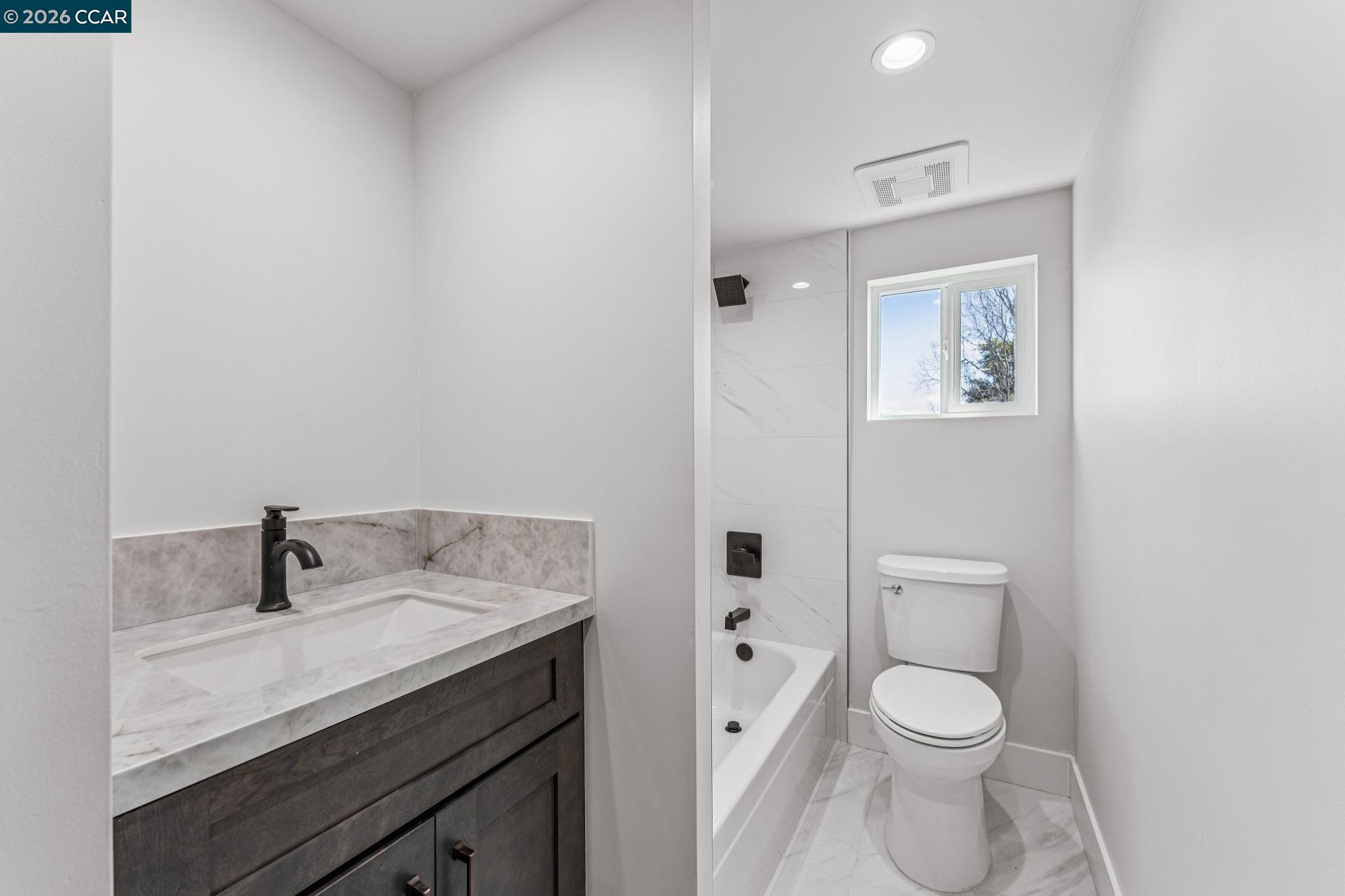 Detail Gallery Image 20 of 23 For 3017 Madeline St, Oakland,  CA 94602 - 3 Beds | 2 Baths