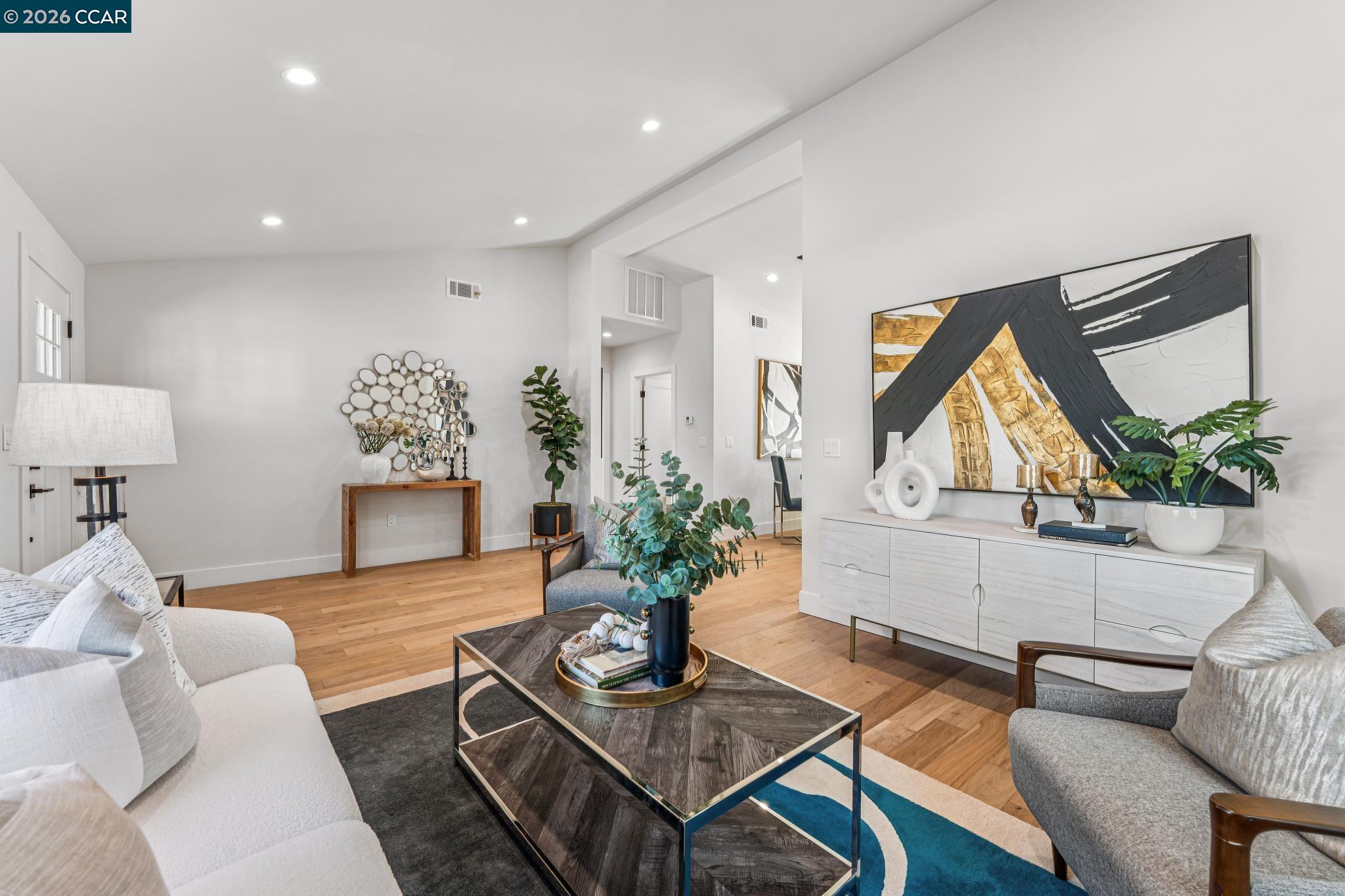 Detail Gallery Image 4 of 23 For 3017 Madeline St, Oakland,  CA 94602 - 3 Beds | 2 Baths