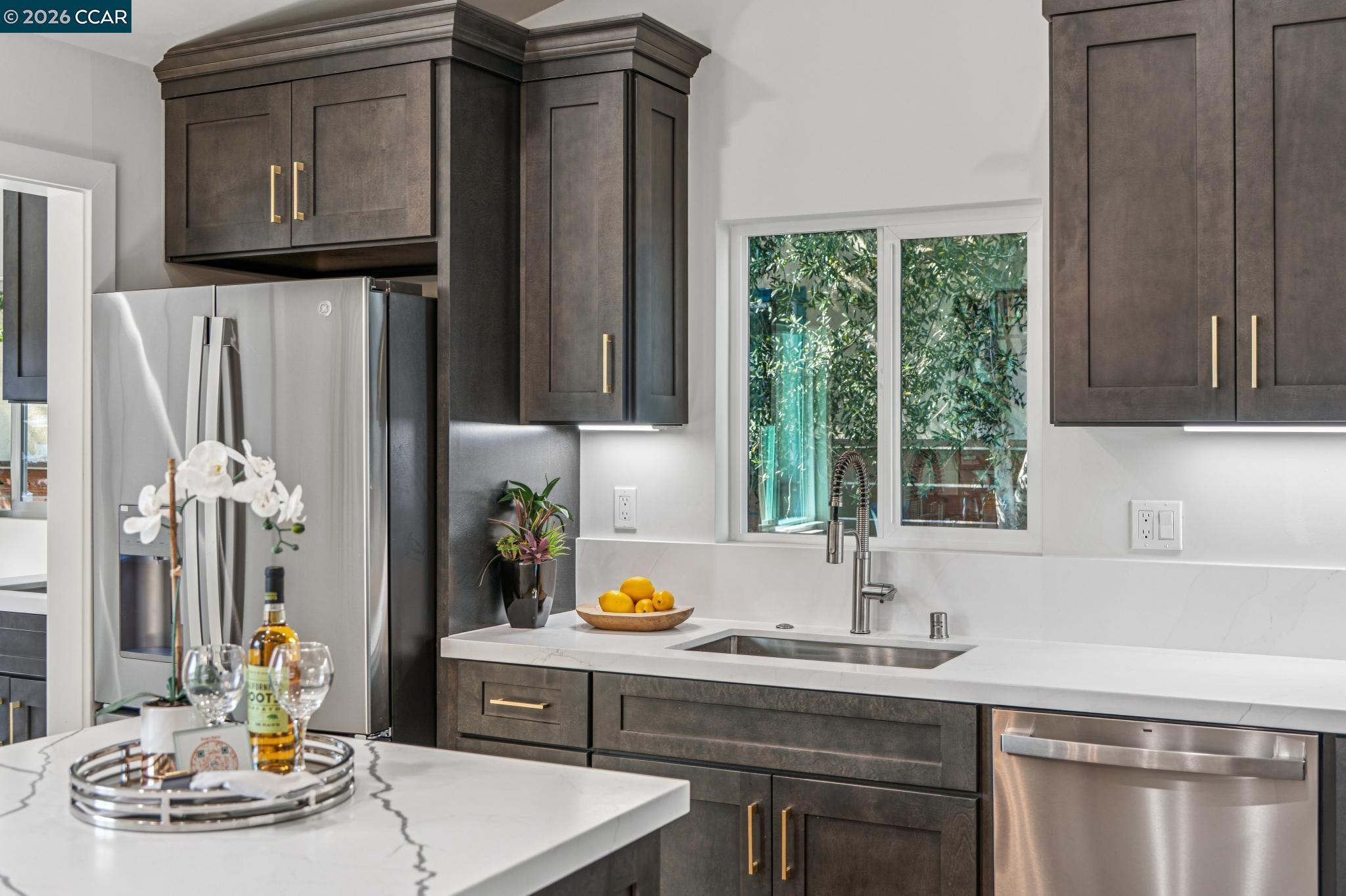 Detail Gallery Image 8 of 23 For 3017 Madeline St, Oakland,  CA 94602 - 3 Beds | 2 Baths