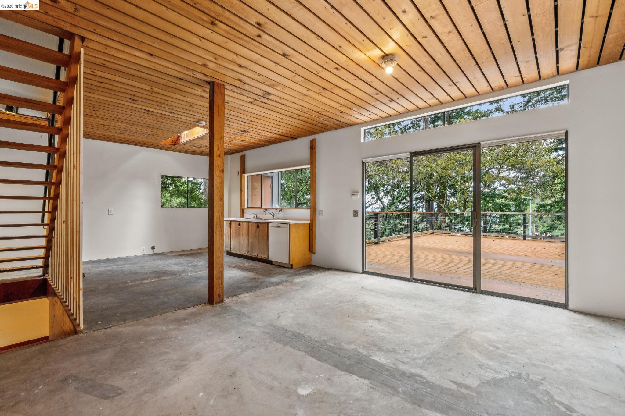 Detail Gallery Image 11 of 60 For 39 Canyon Rd, Berkeley,  CA 94704 - 4 Beds | 3/1 Baths