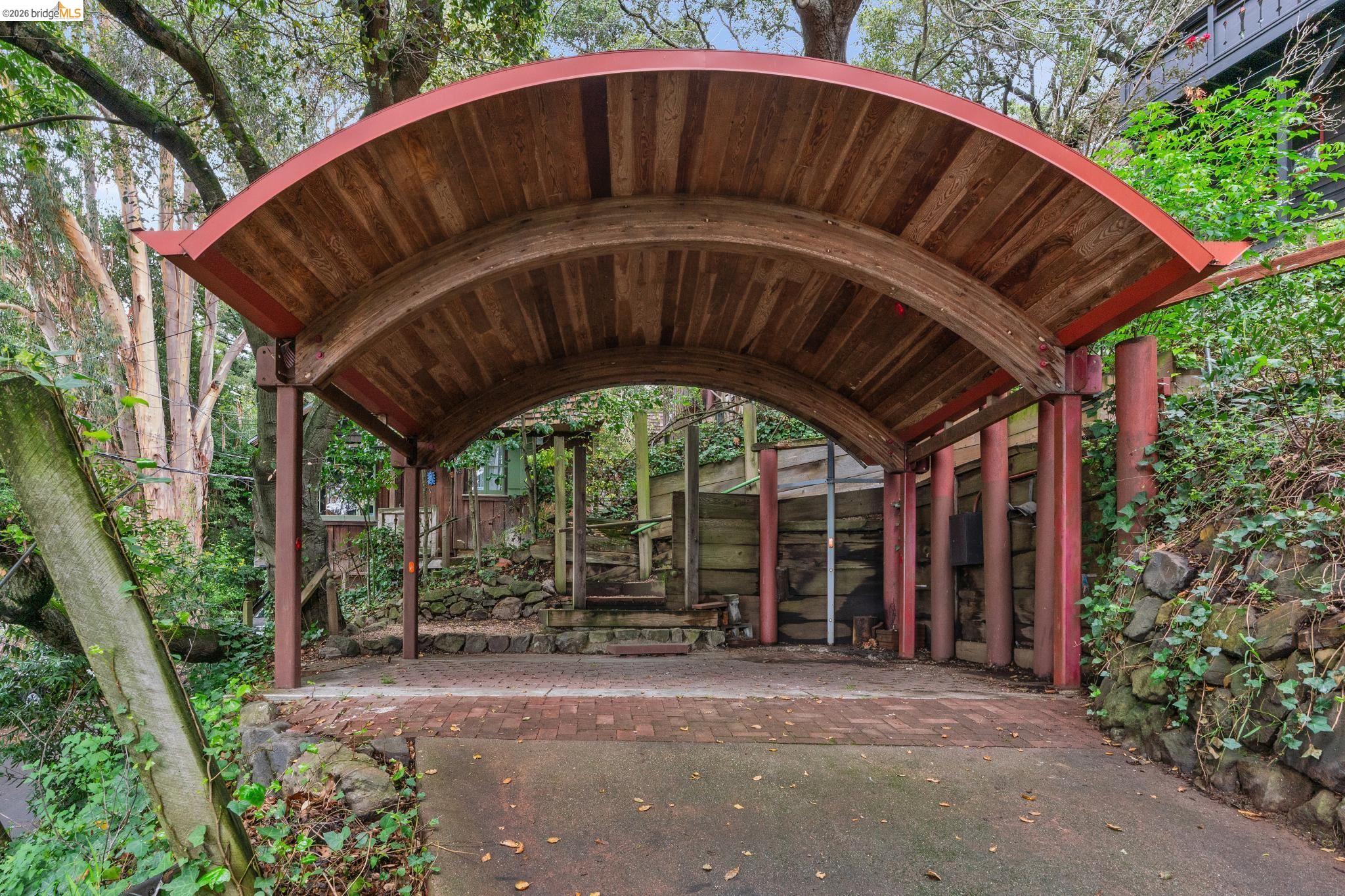 Detail Gallery Image 3 of 60 For 39 Canyon Rd, Berkeley,  CA 94704 - 4 Beds | 3/1 Baths