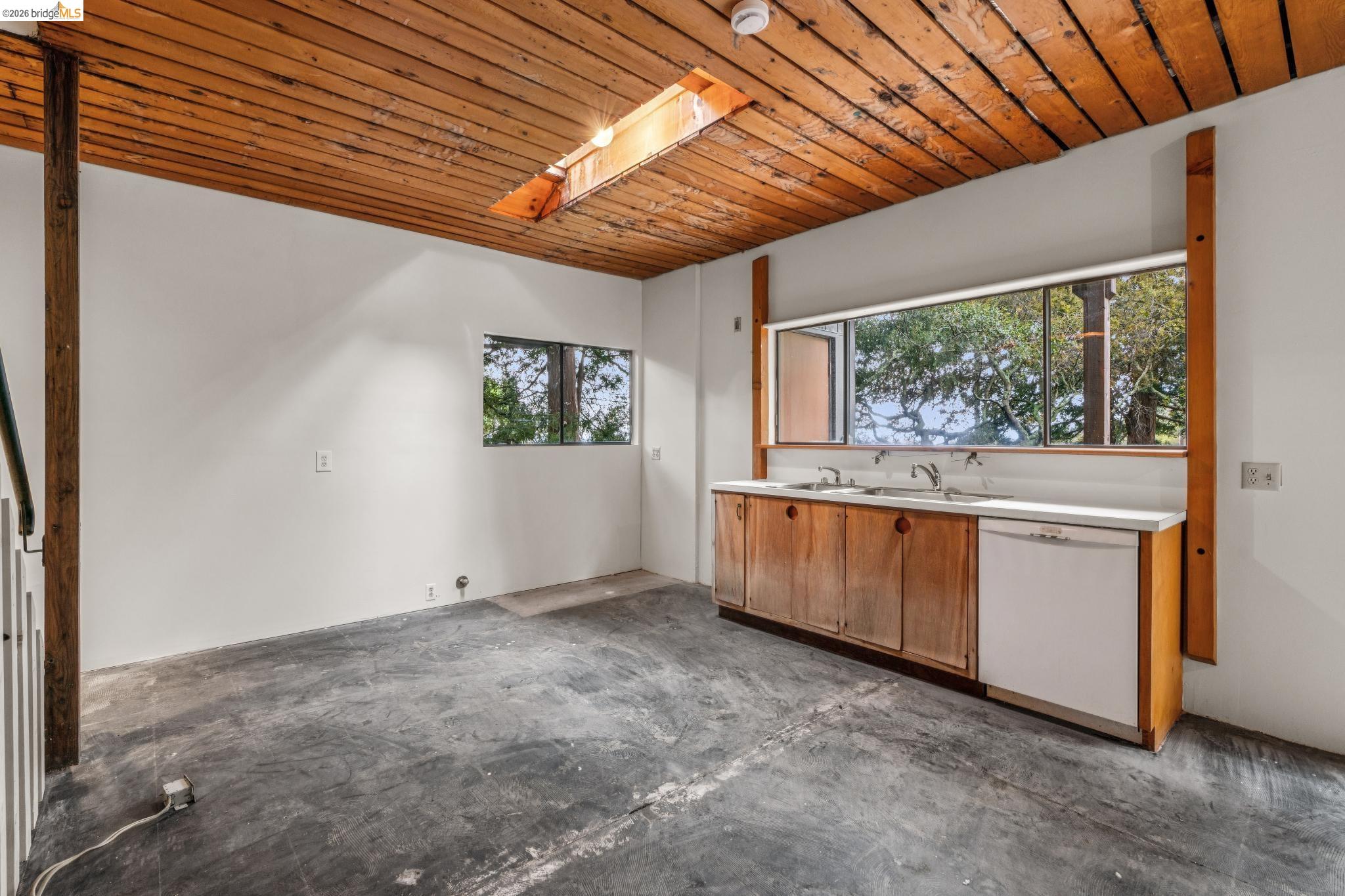 Detail Gallery Image 21 of 60 For 39 Canyon Rd, Berkeley,  CA 94704 - 4 Beds | 3/1 Baths