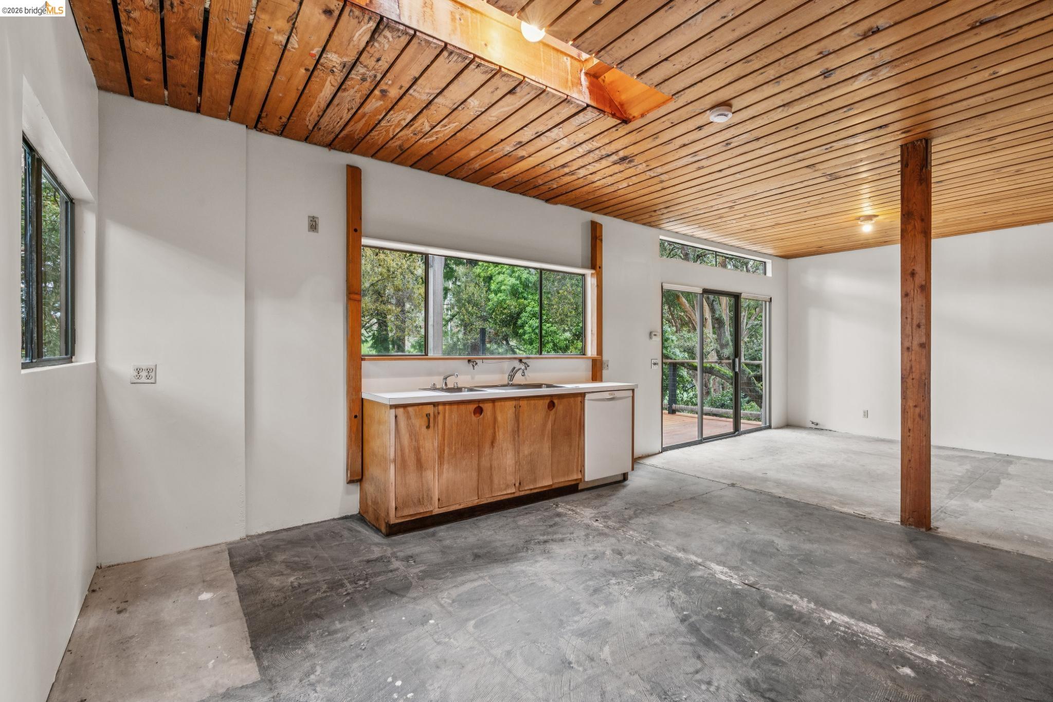 Detail Gallery Image 22 of 60 For 39 Canyon Rd, Berkeley,  CA 94704 - 4 Beds | 3/1 Baths