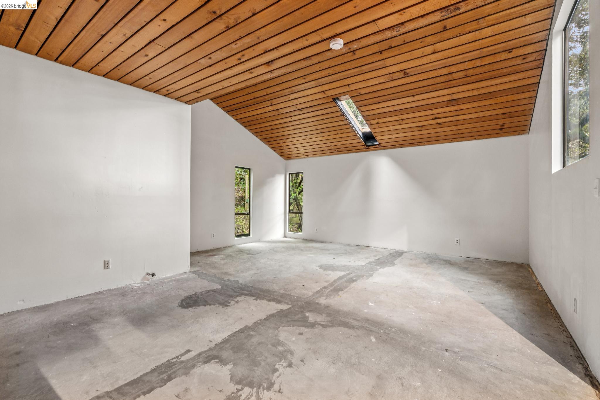 Detail Gallery Image 26 of 60 For 39 Canyon Rd, Berkeley,  CA 94704 - 4 Beds | 3/1 Baths