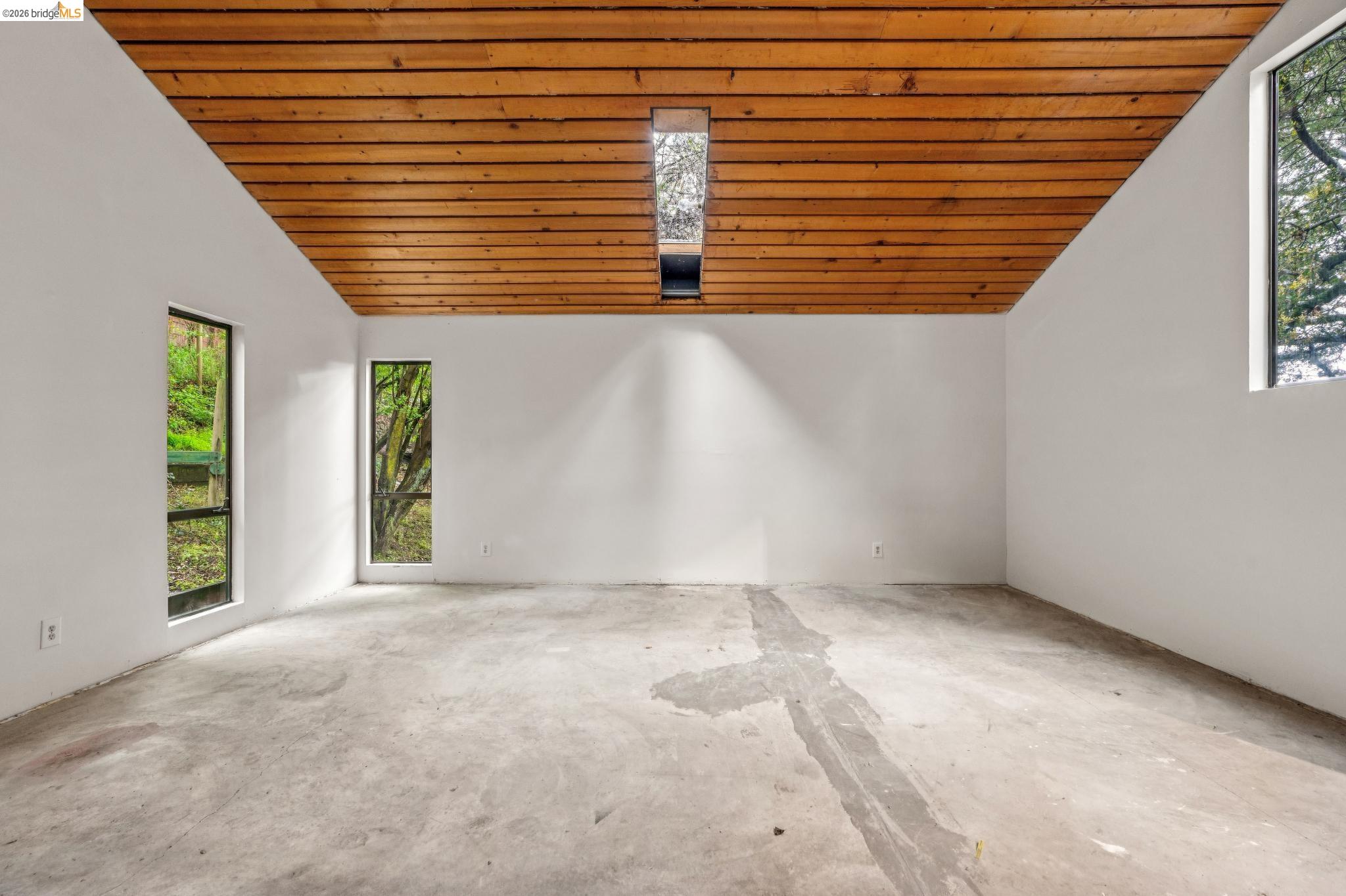 Detail Gallery Image 26 of 60 For 39 Canyon Rd, Berkeley,  CA 94704 - 4 Beds | 3/1 Baths